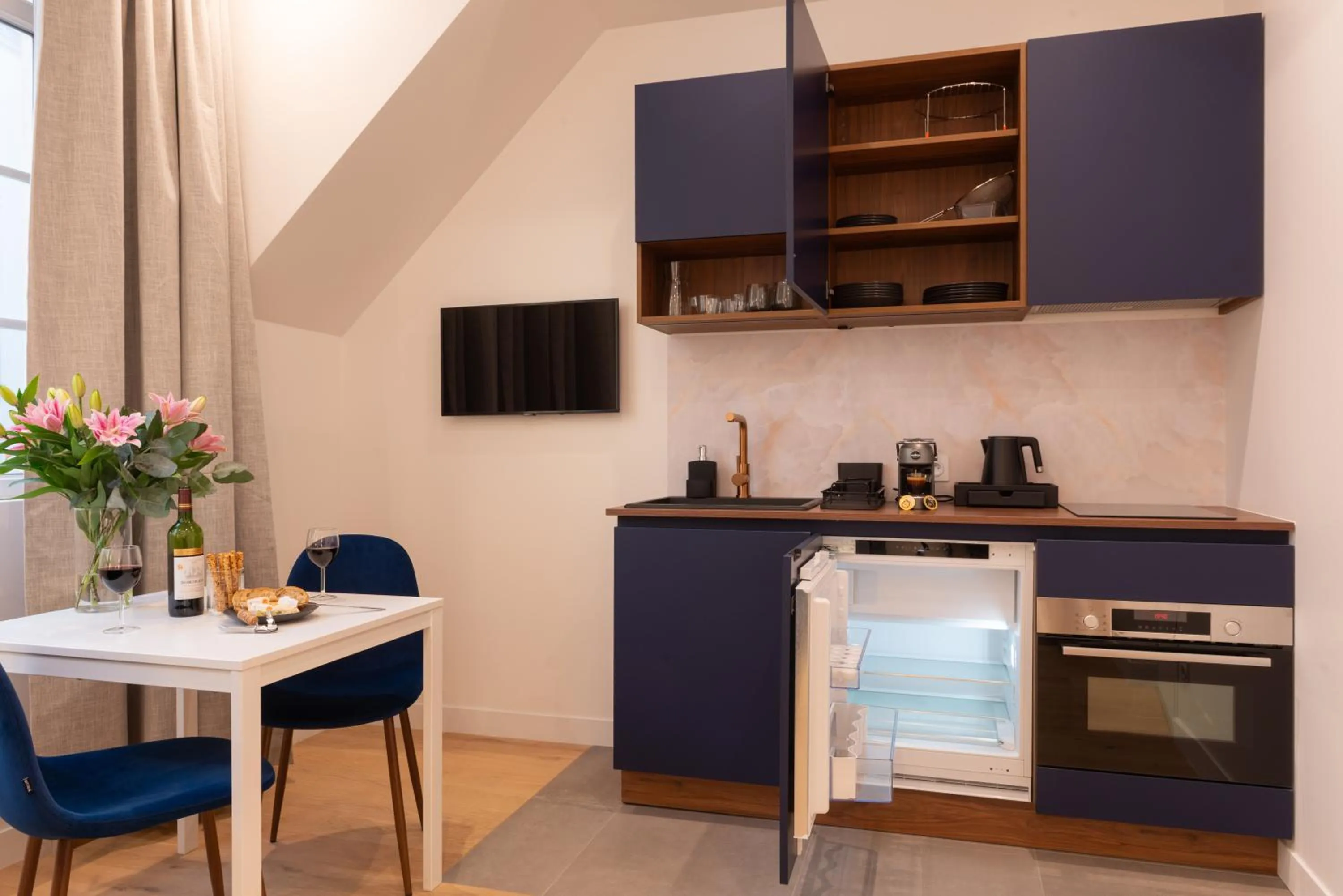 Dining area in Faubourg Station