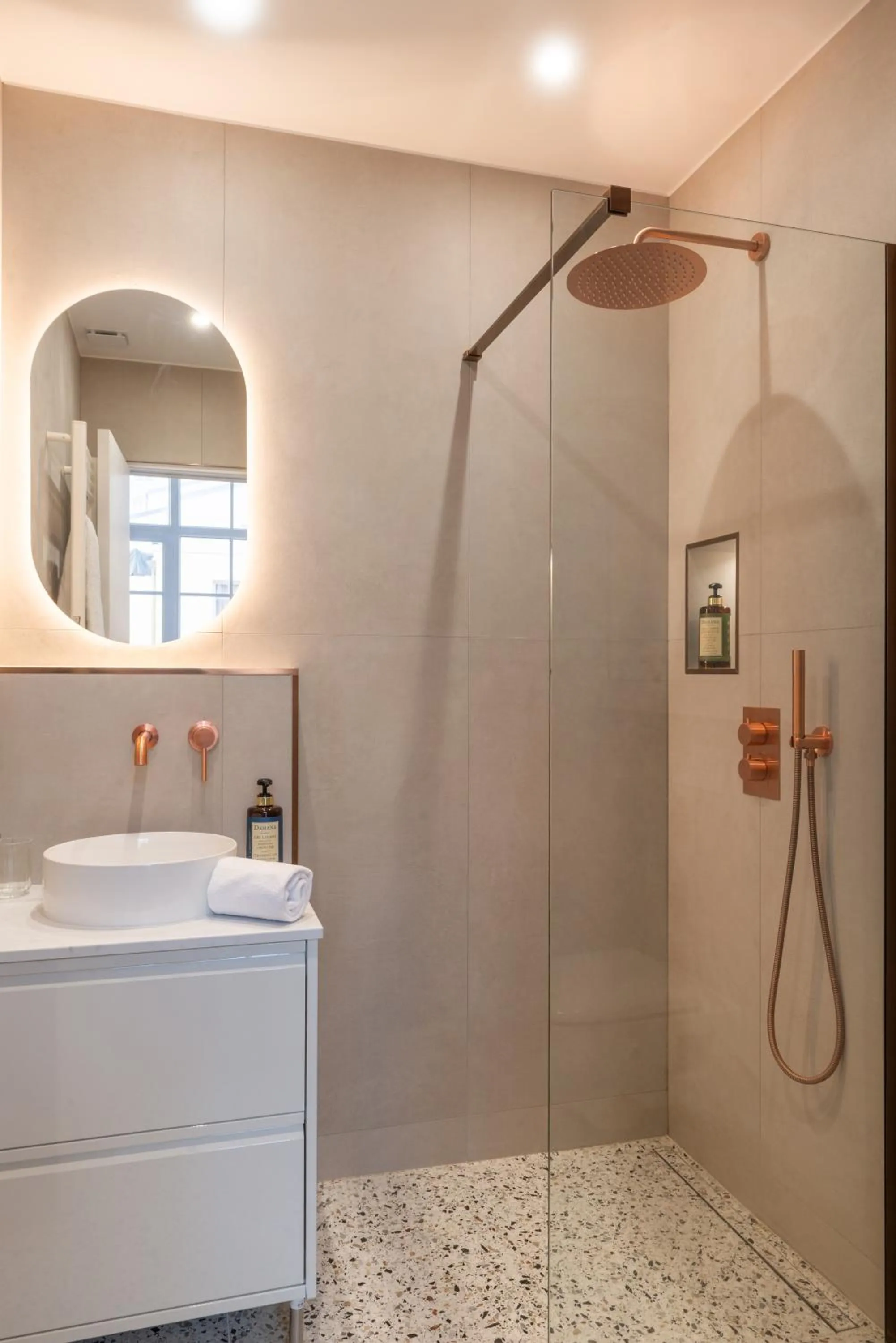 Bathroom in Faubourg Station