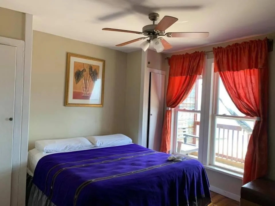 Bedroom, Bed in Lands End