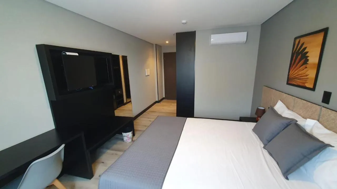 Photo of the whole room, Bed in Tulip Inn Bauru