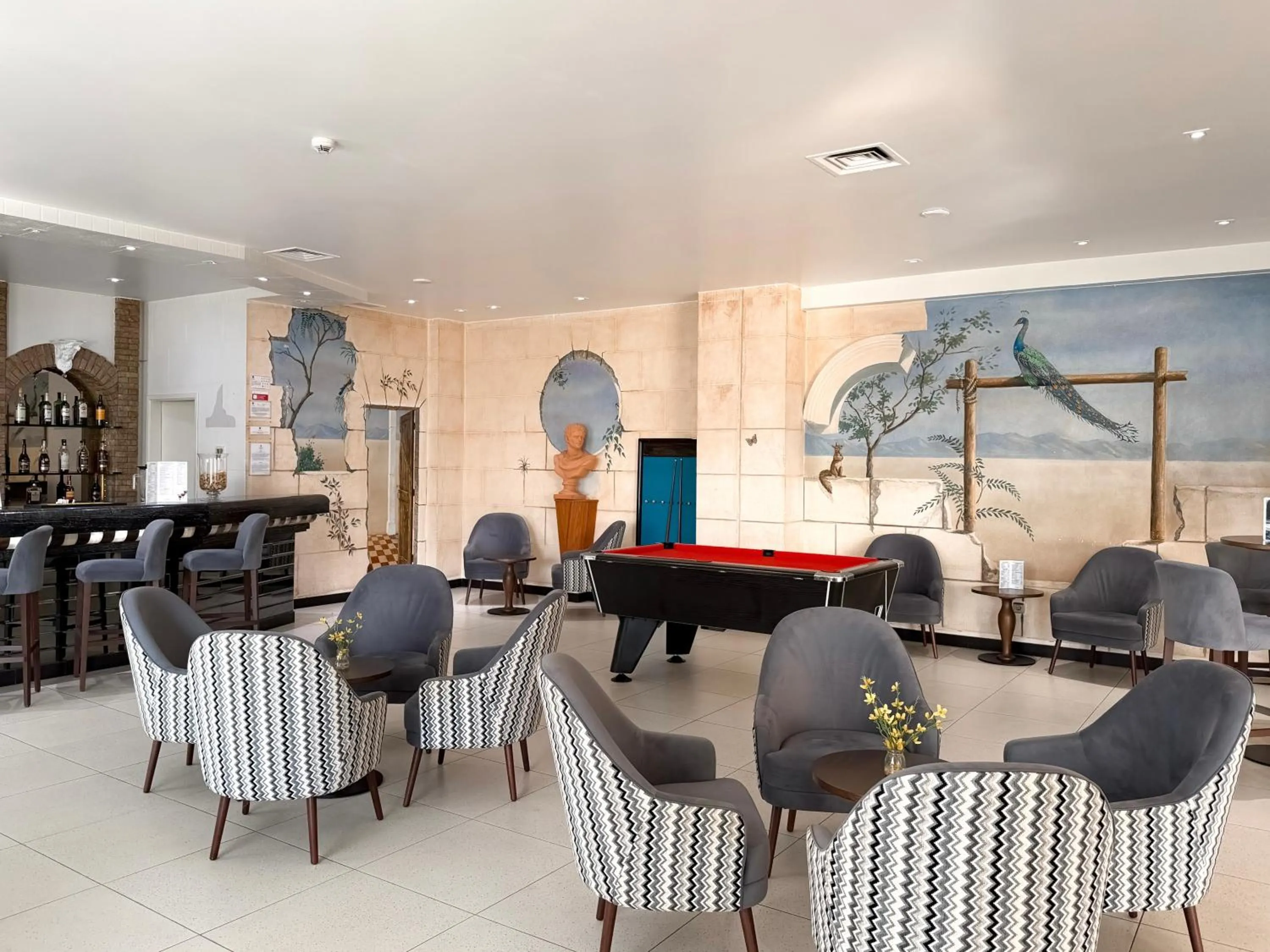 Lounge or bar in Luna Hotel da Oura