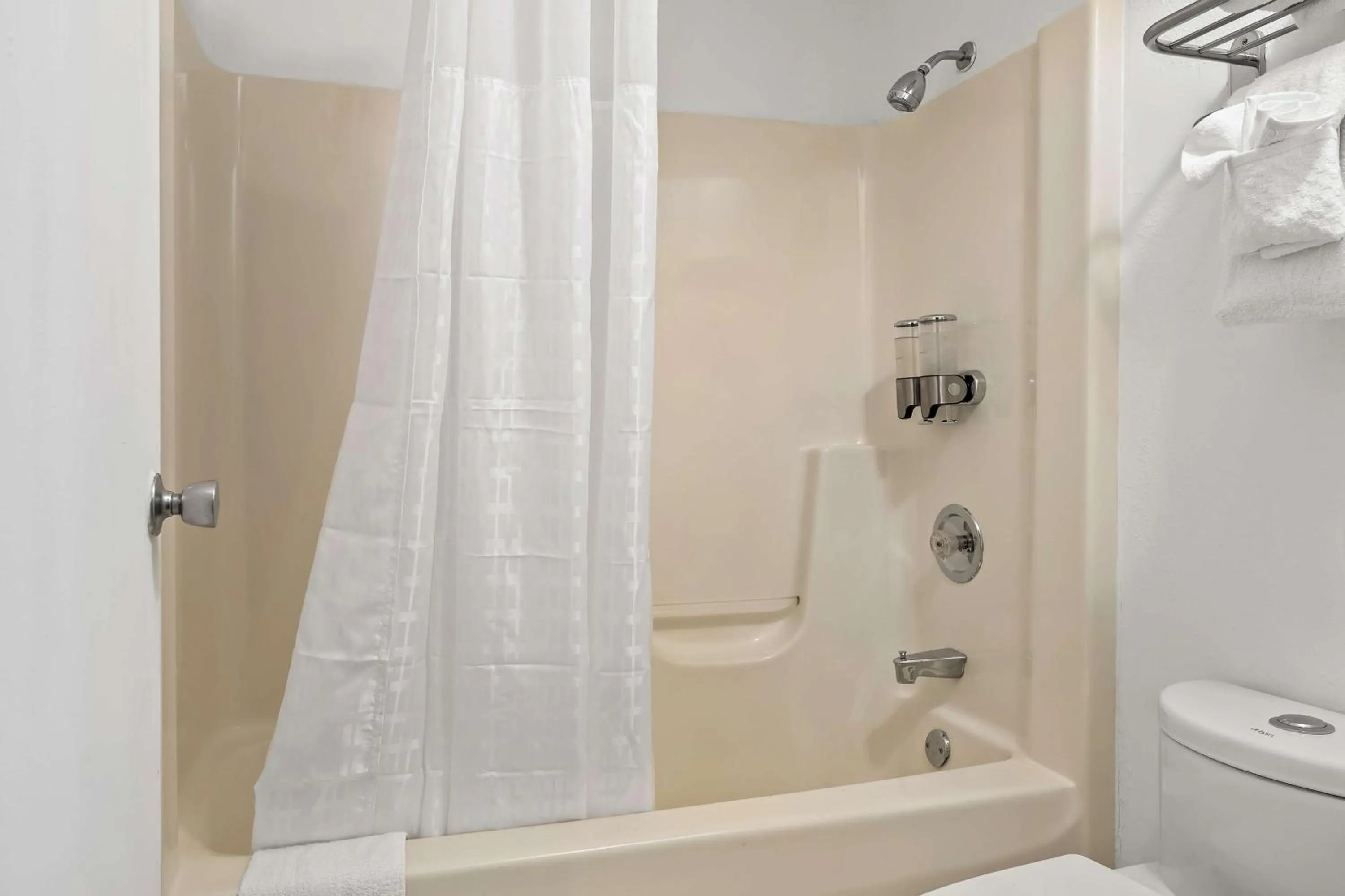 Bathroom in Signature Inn Danville