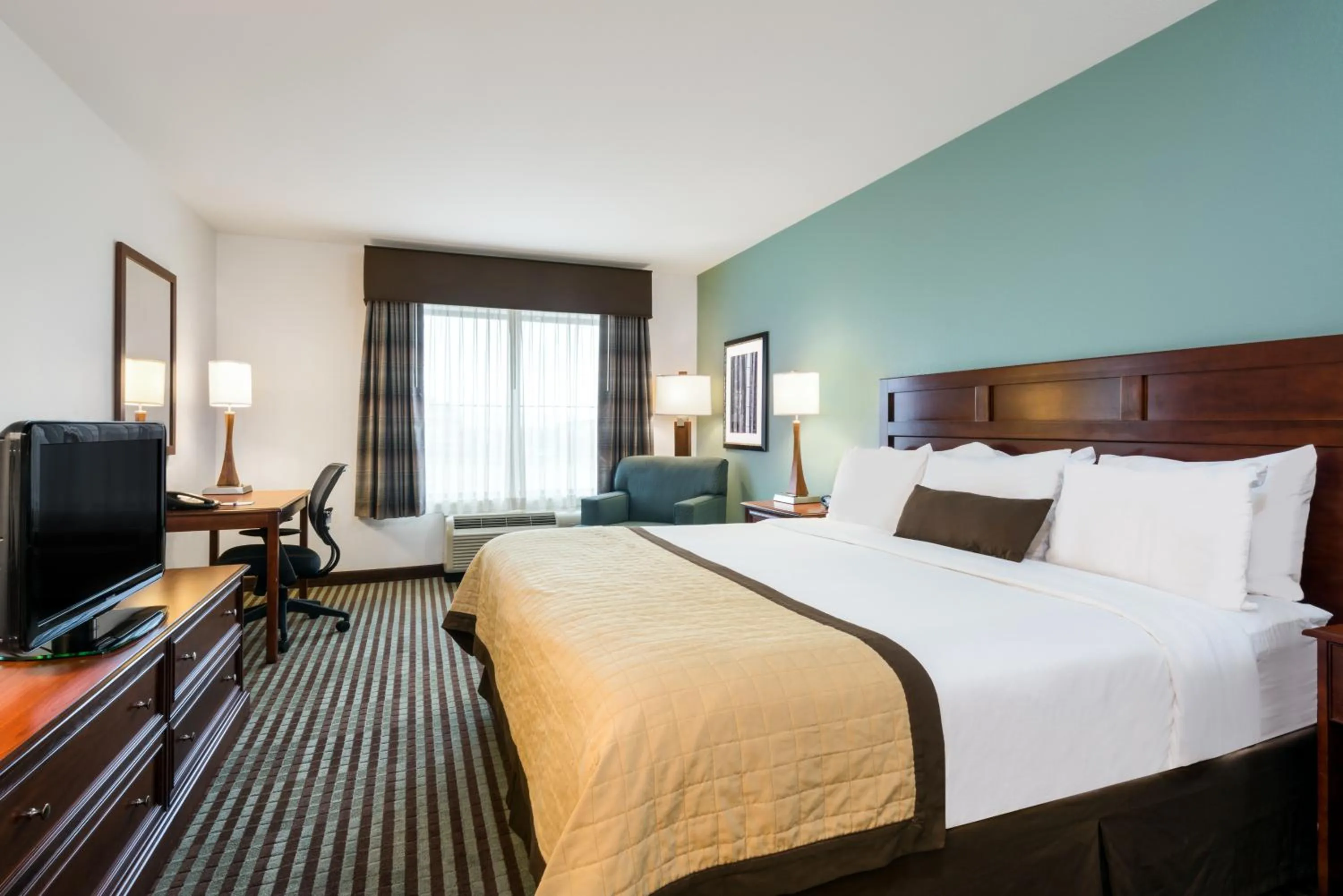 Bedroom, Bed in Baymont by Wyndham Denver International Airport