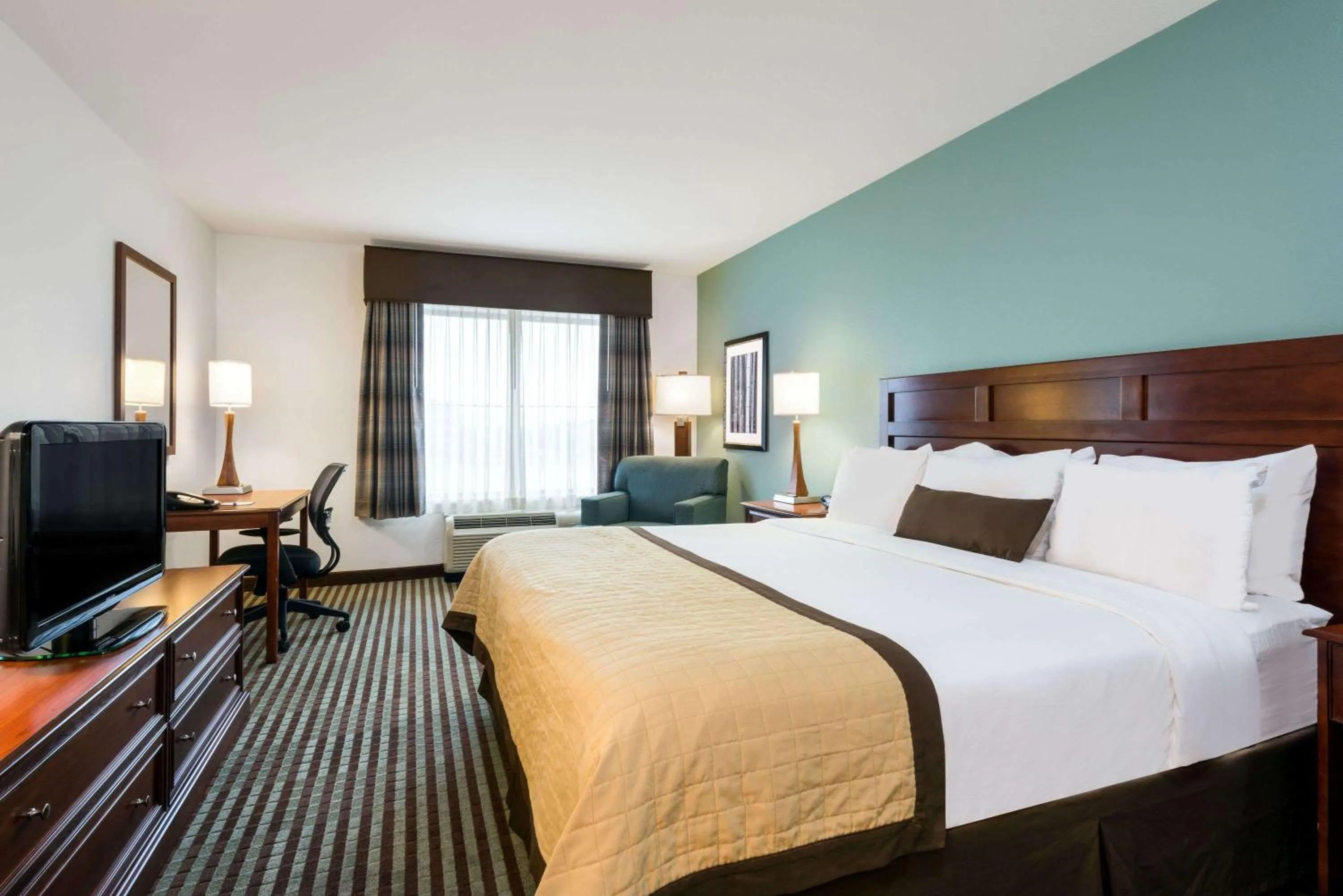 Photo of the whole room, Bed in Baymont by Wyndham Denver International Airport