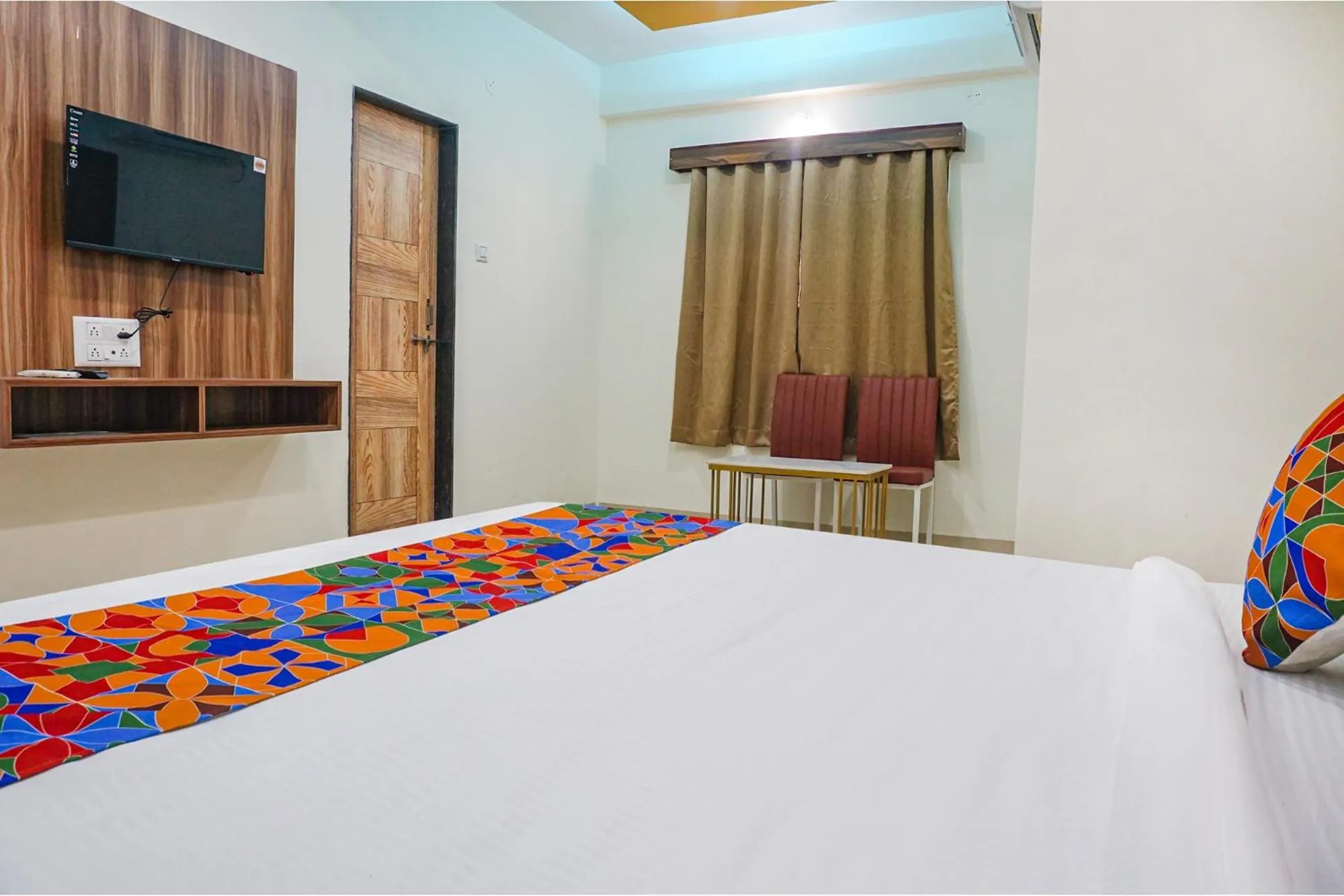 Bed in Fabhotel The Mantra inn - Nr world trade center