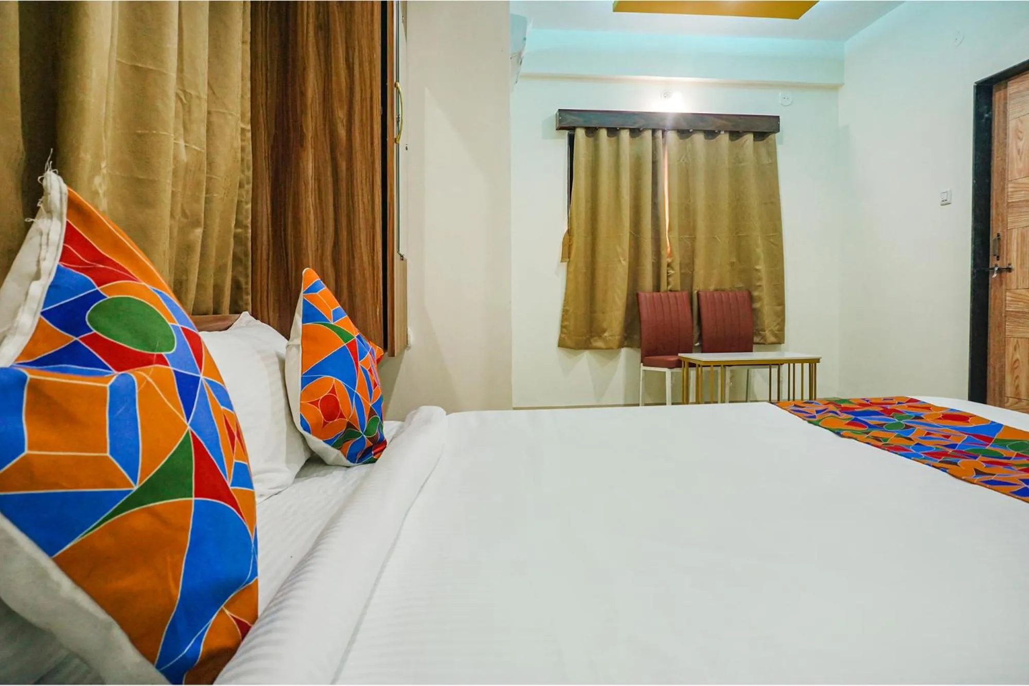 Bed in Fabhotel The Mantra inn - Nr world trade center