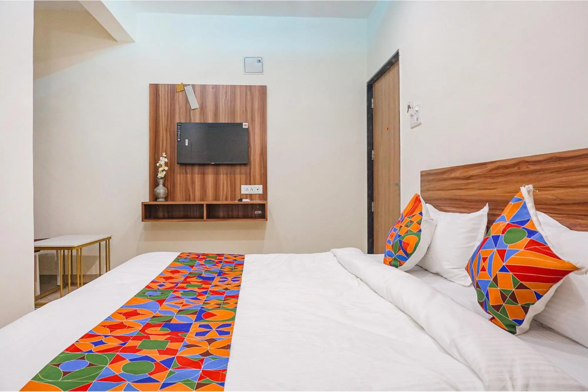 Bed in Fabhotel The Mantra inn - Nr world trade center