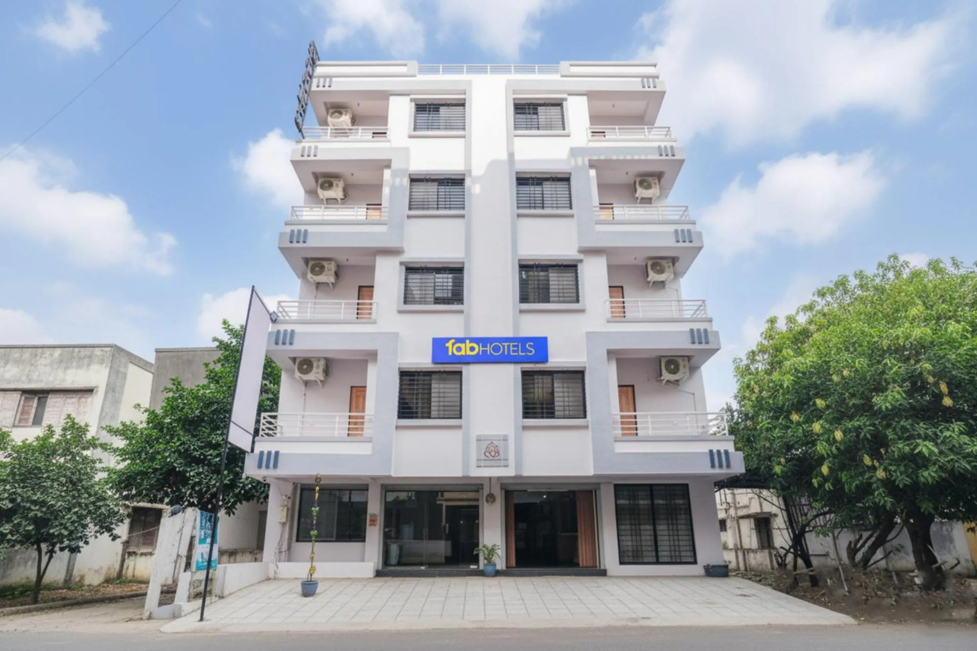 Facade/entrance in Fabhotel The Mantra inn - Nr world trade center