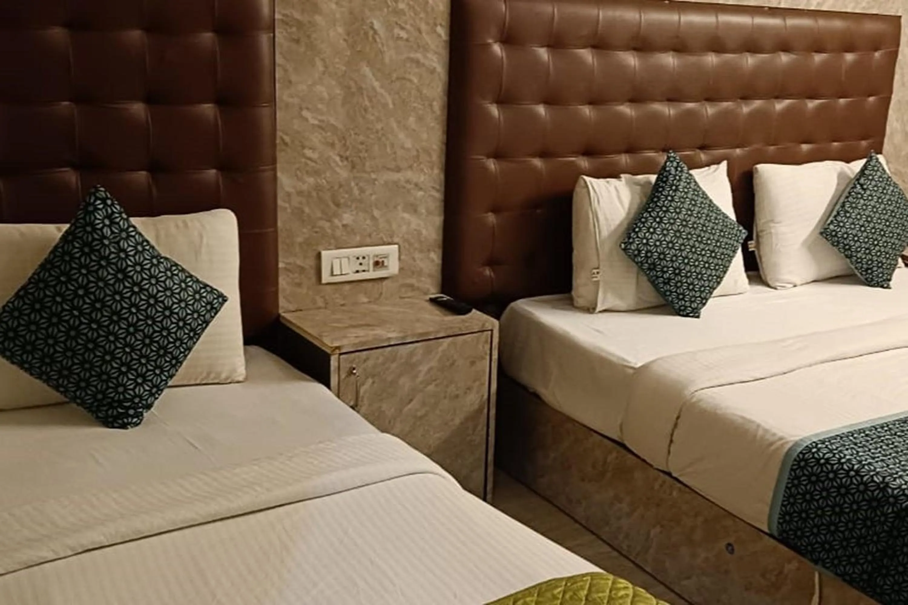 Photo of the whole room in Hotel Sky View