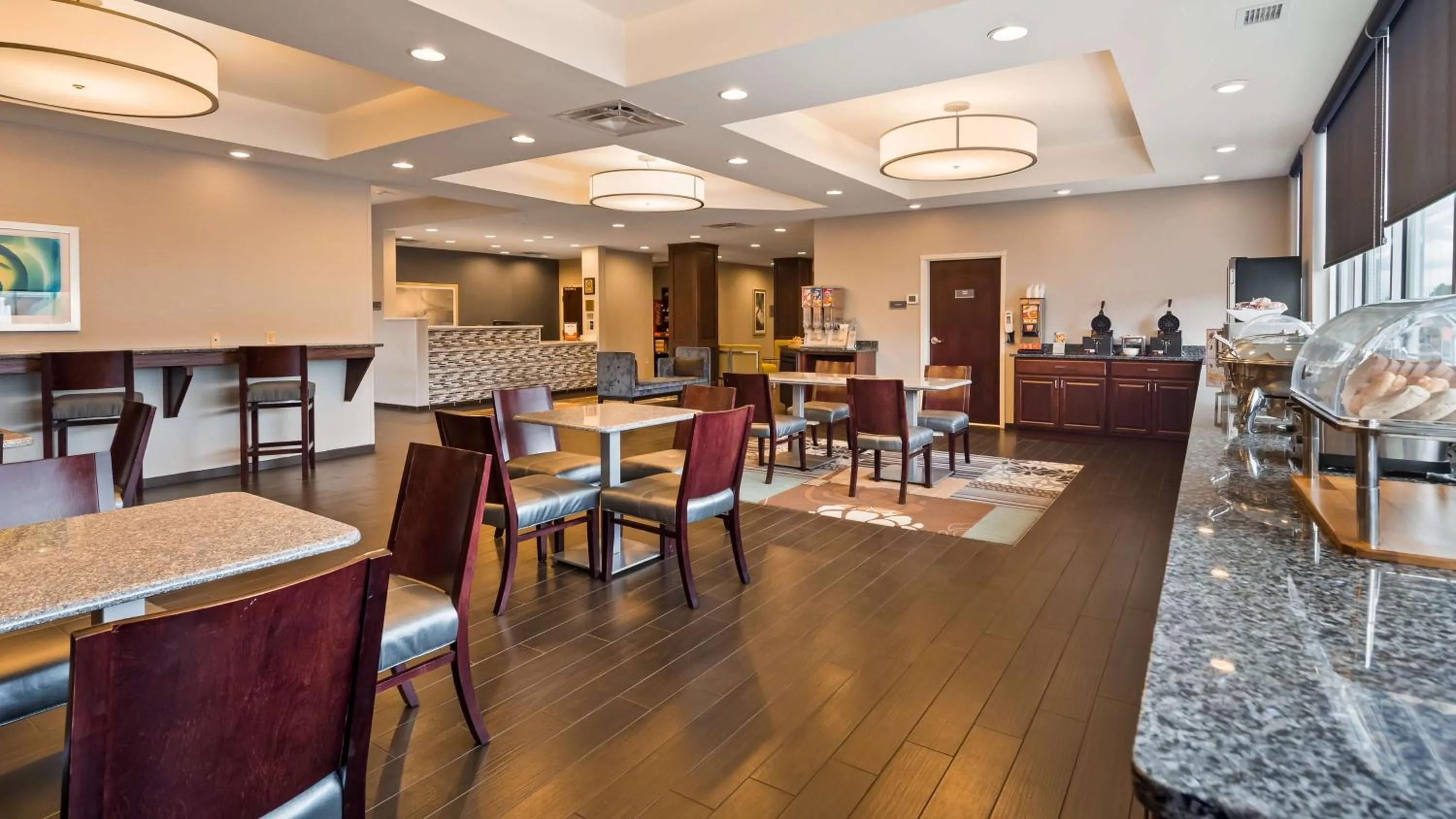 Restaurant/places to eat in Best Western Plus Boardman Inn & Suites