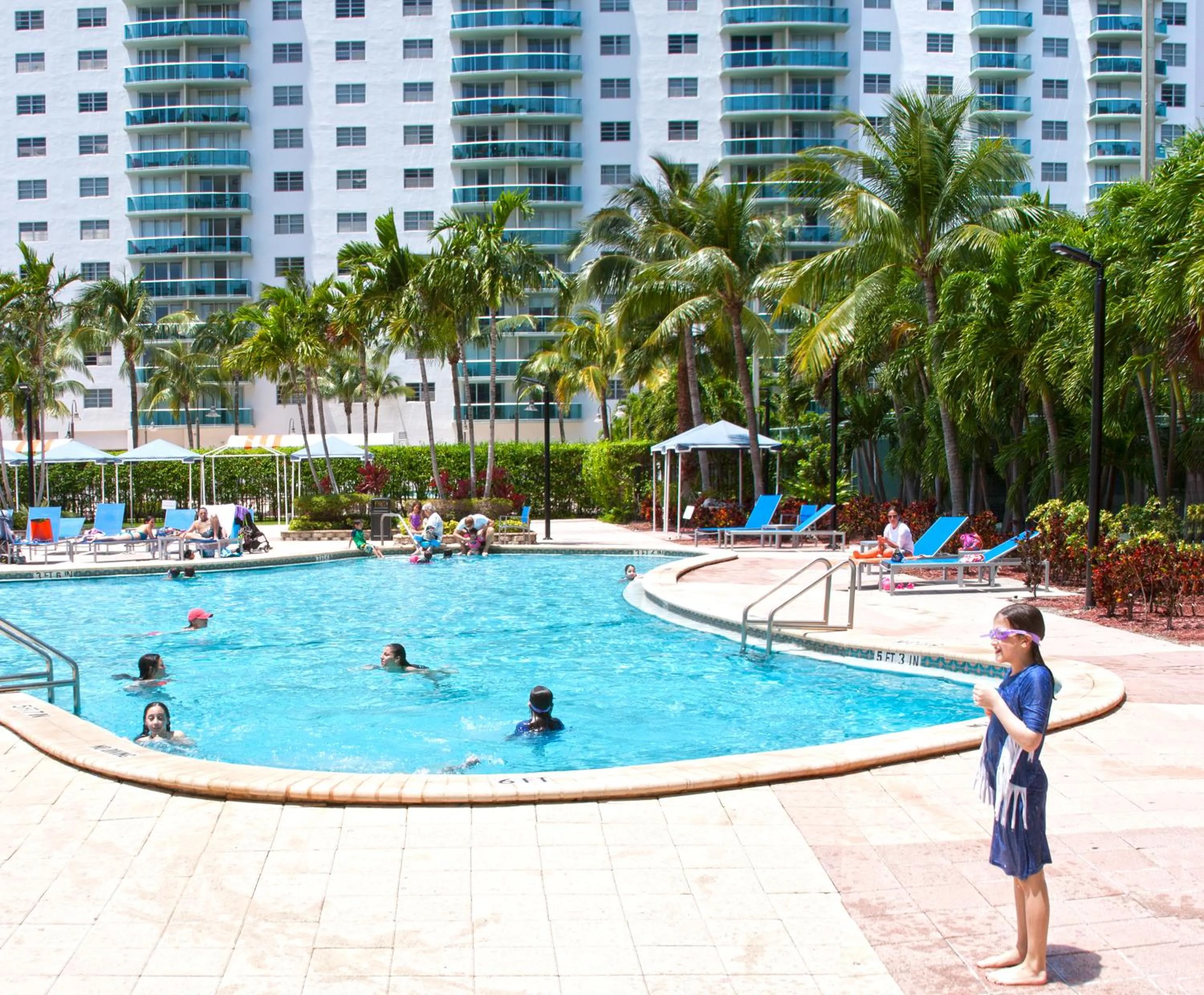 Swimming pool in Ocean Reserve Luxury Condos Across from Sunny Isles Beach