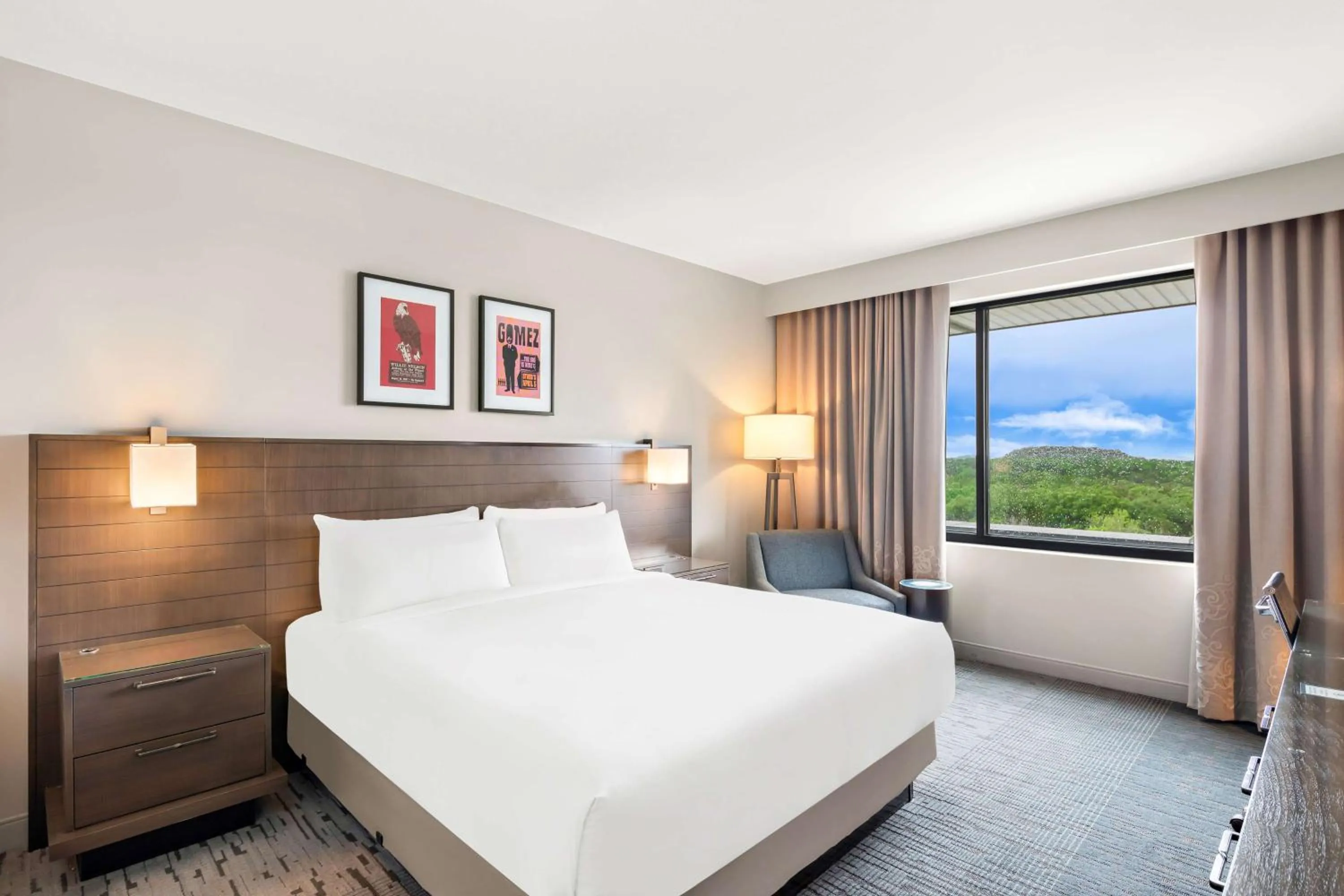 Bedroom, Bed in Sonesta Bee Cave Austin Hill Country