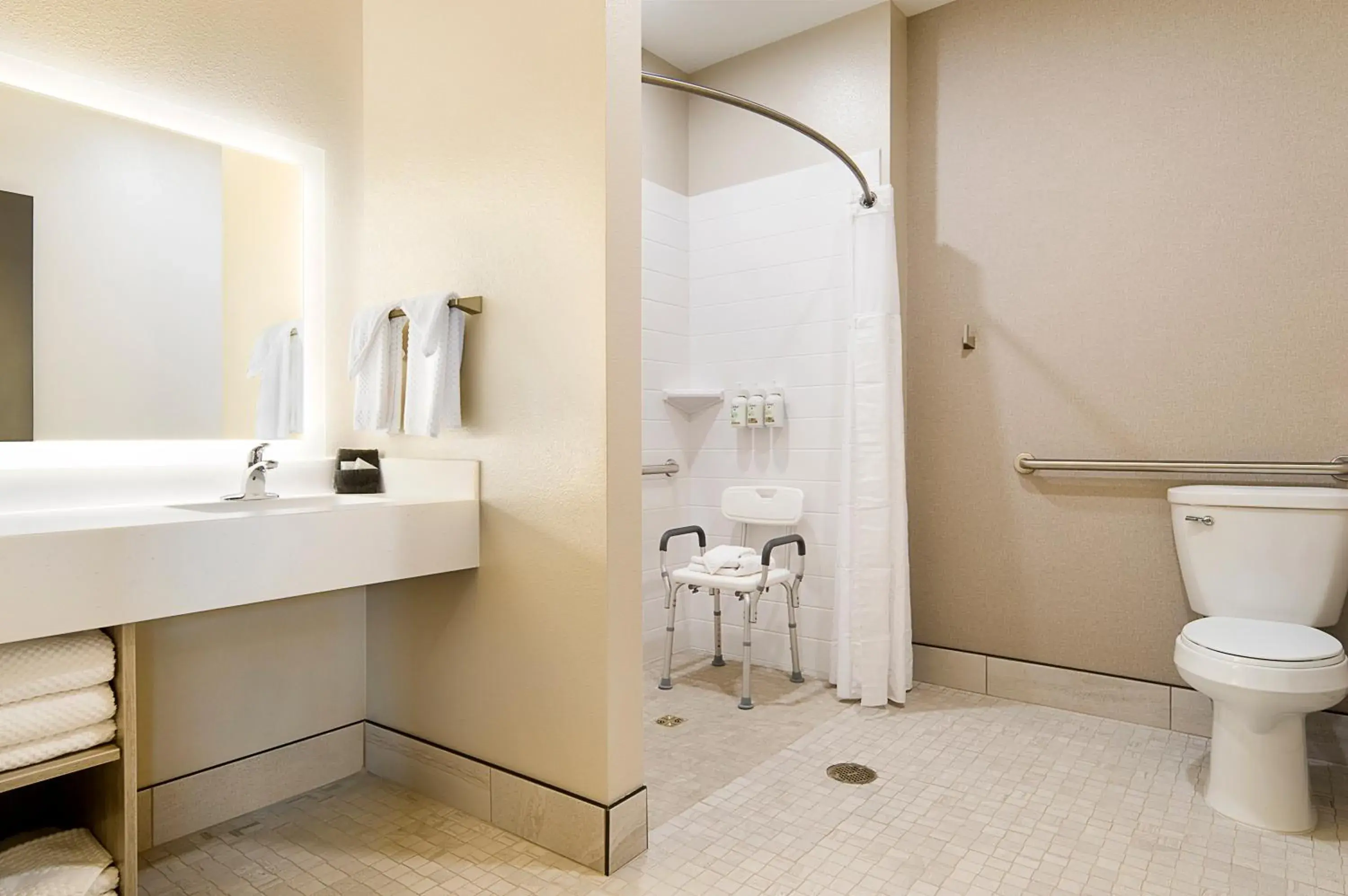 Double Room - Disability Access in ClubHouse Hotel & Suites Rapid City Double Room - Disability Access in ClubHouse Hotel & Suites Rapid City