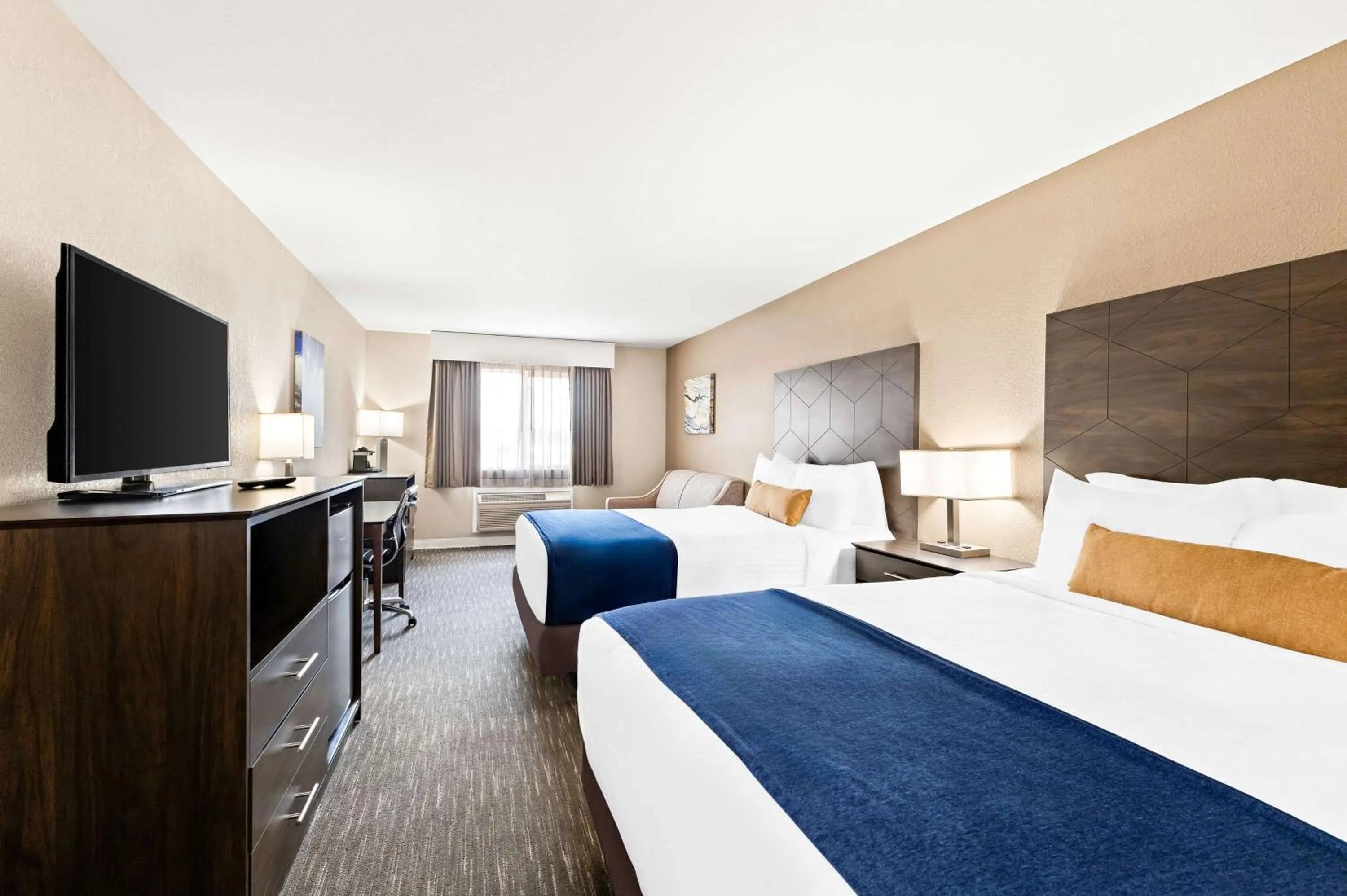 Bedroom, Bed in Best Western Snowflake Inn