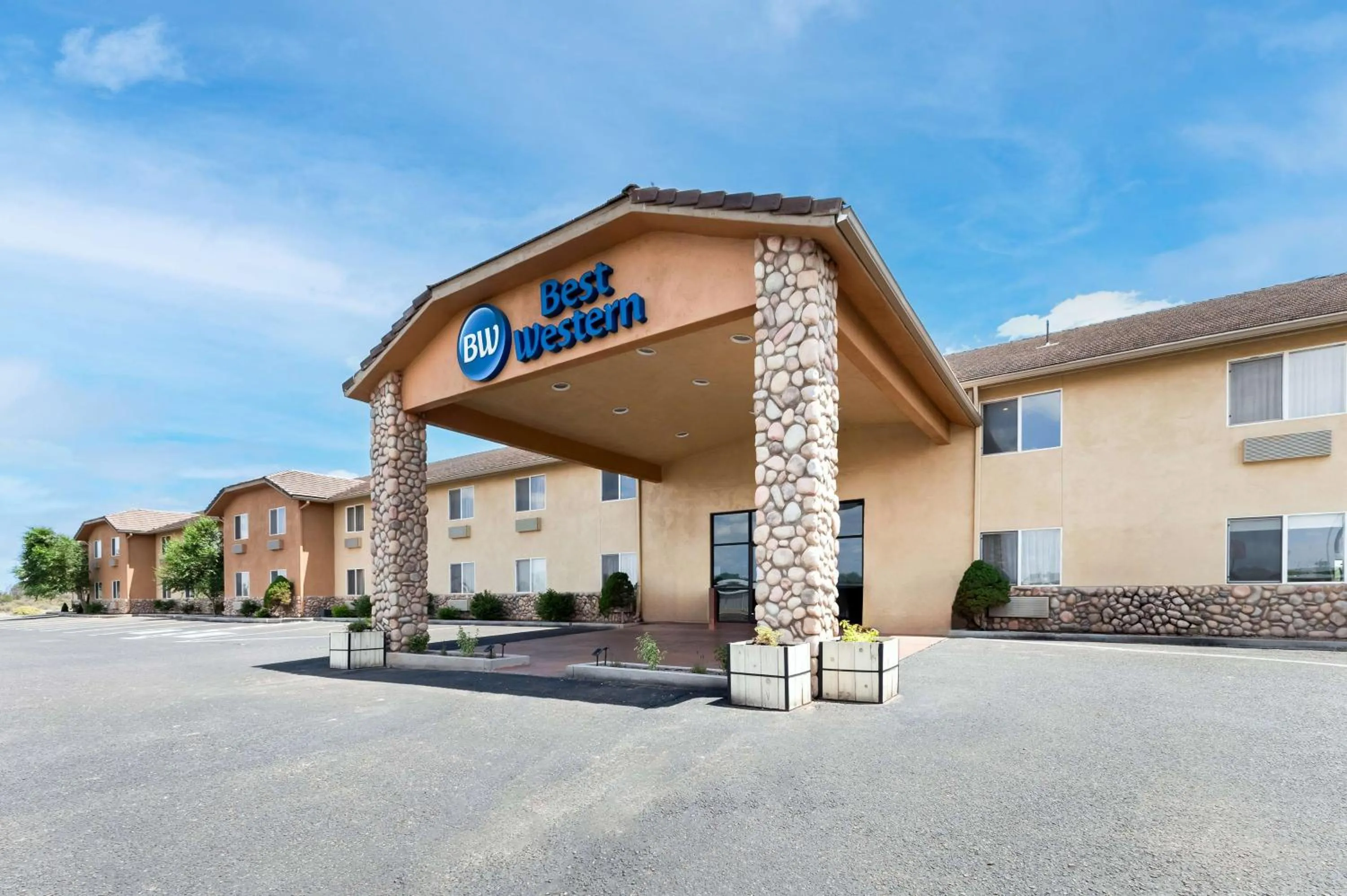Property building in Best Western Snowflake Inn