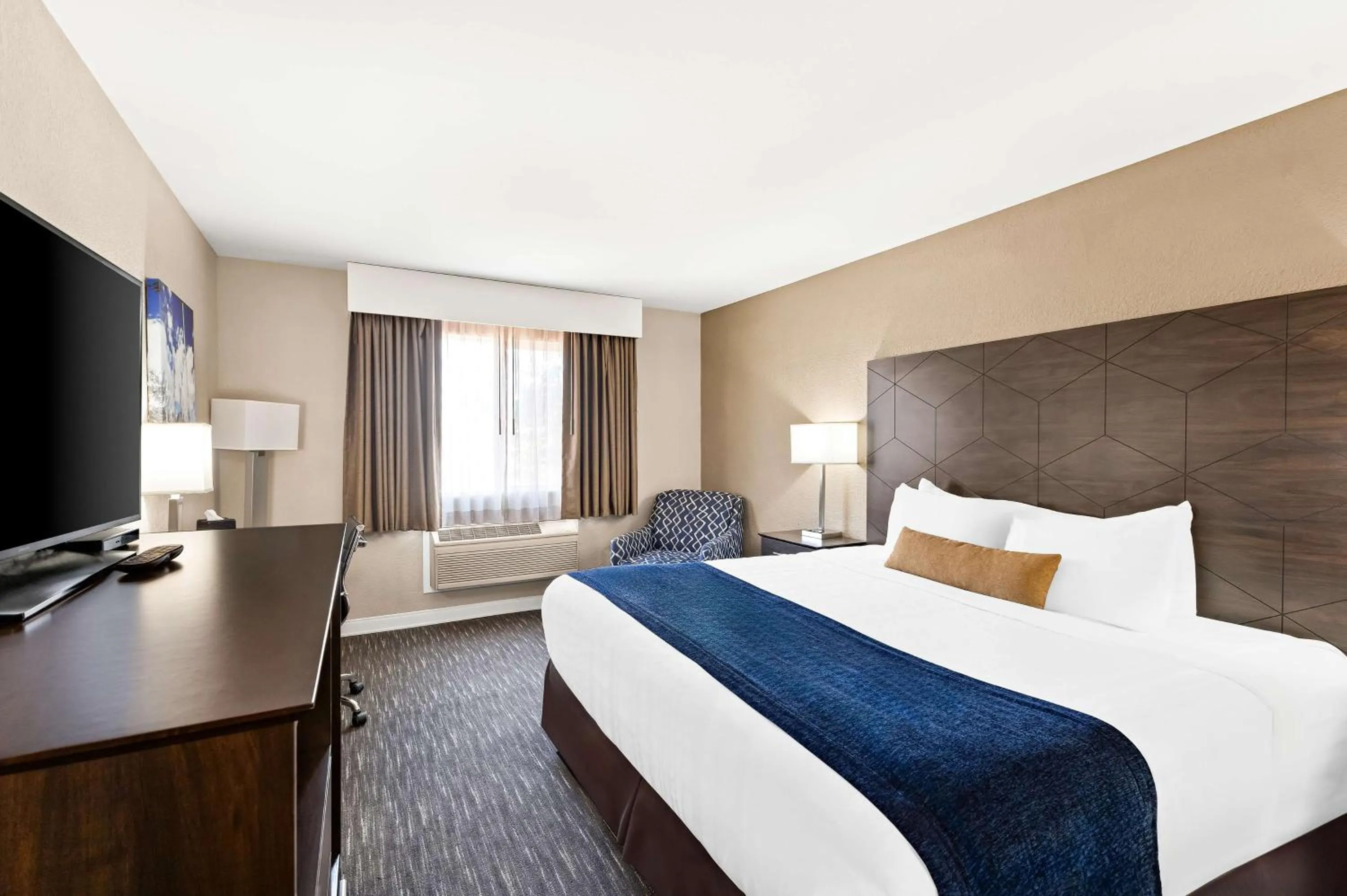 Bedroom, Bed in Best Western Snowflake Inn