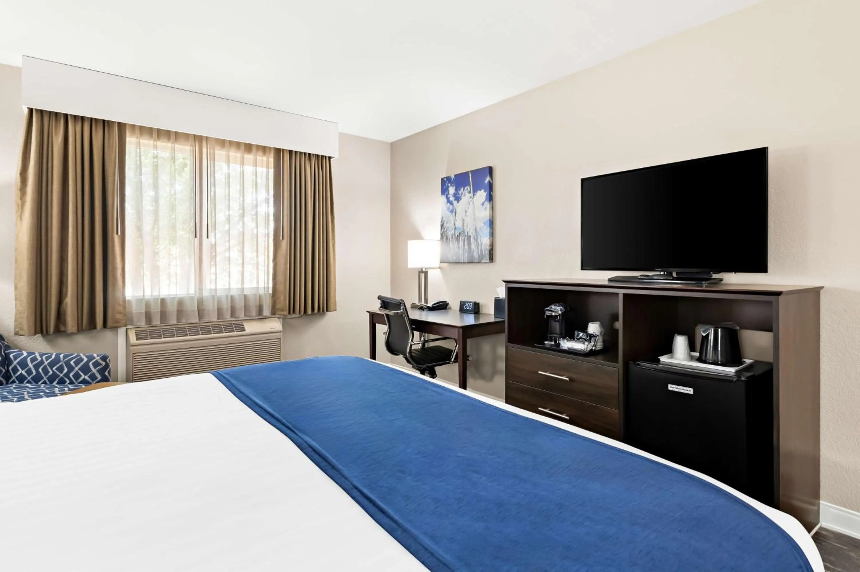 Bedroom, Bed in Best Western Snowflake Inn