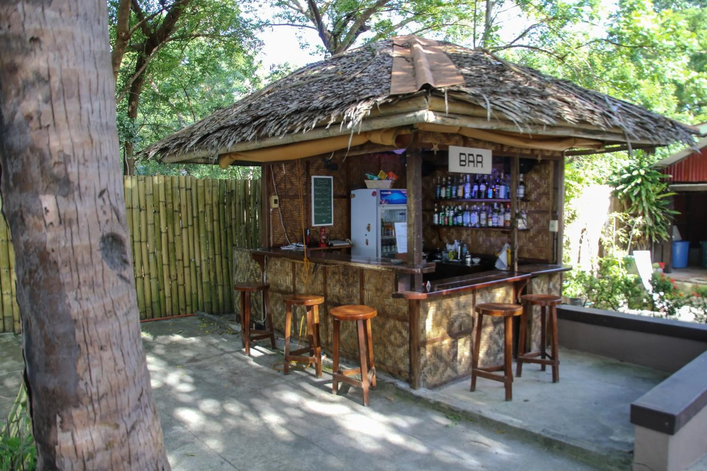 Lounge or bar in Isla Hayahay Beach Resort and Restaurant
