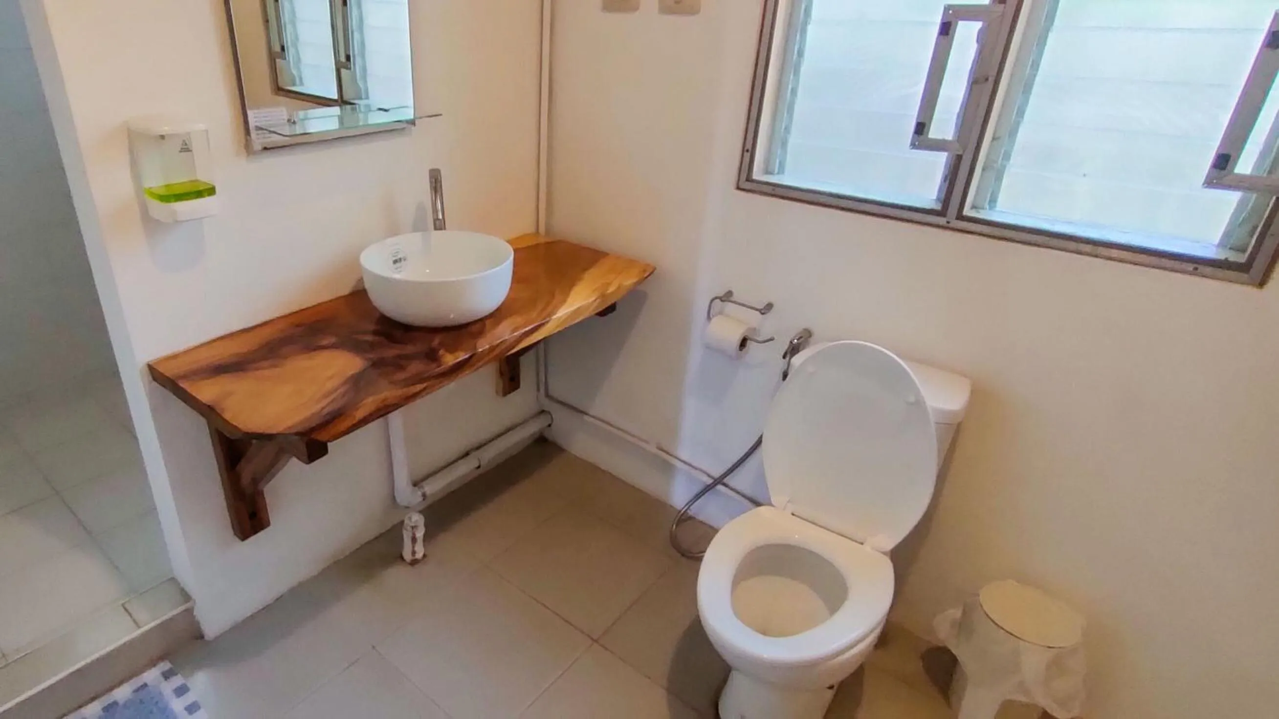 Toilet in Isla Hayahay Beach Resort and Restaurant