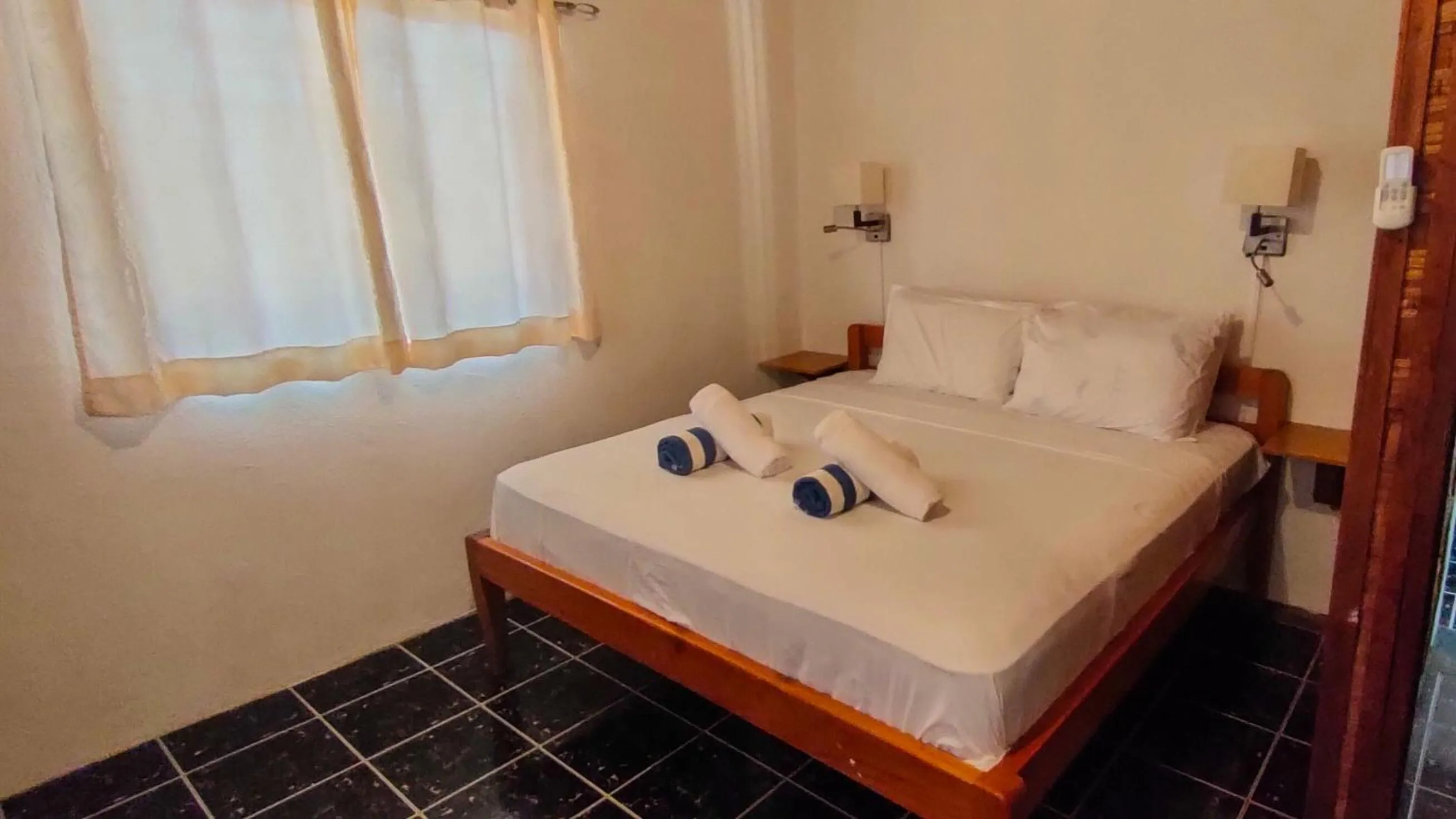 Bed in Isla Hayahay Beach Resort and Restaurant