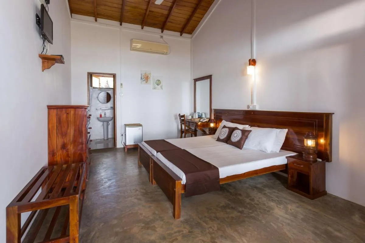 Bed in Pearl Oceanic Resort - Trincomalee
