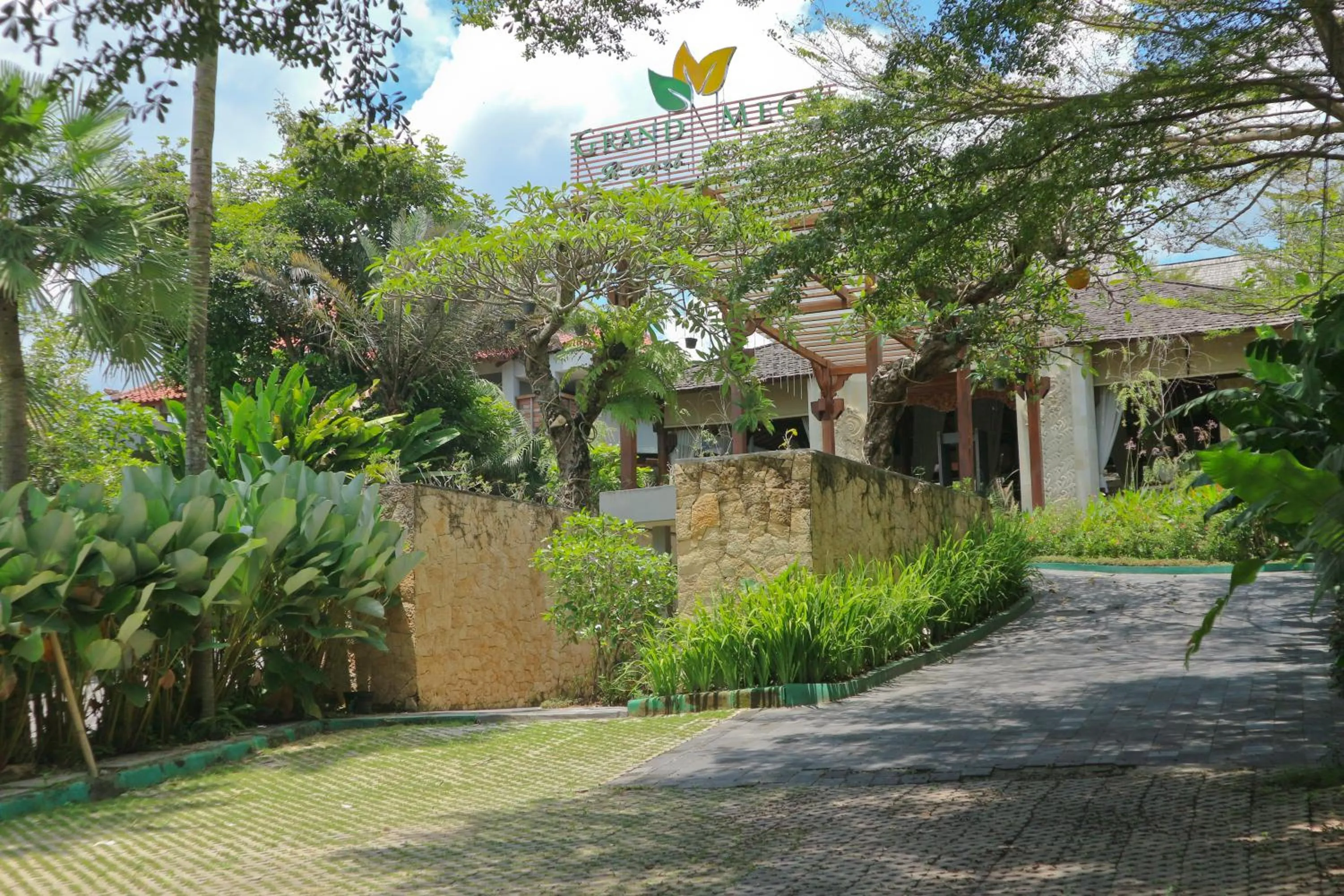 Garden in Grand Mega Resort & Spa