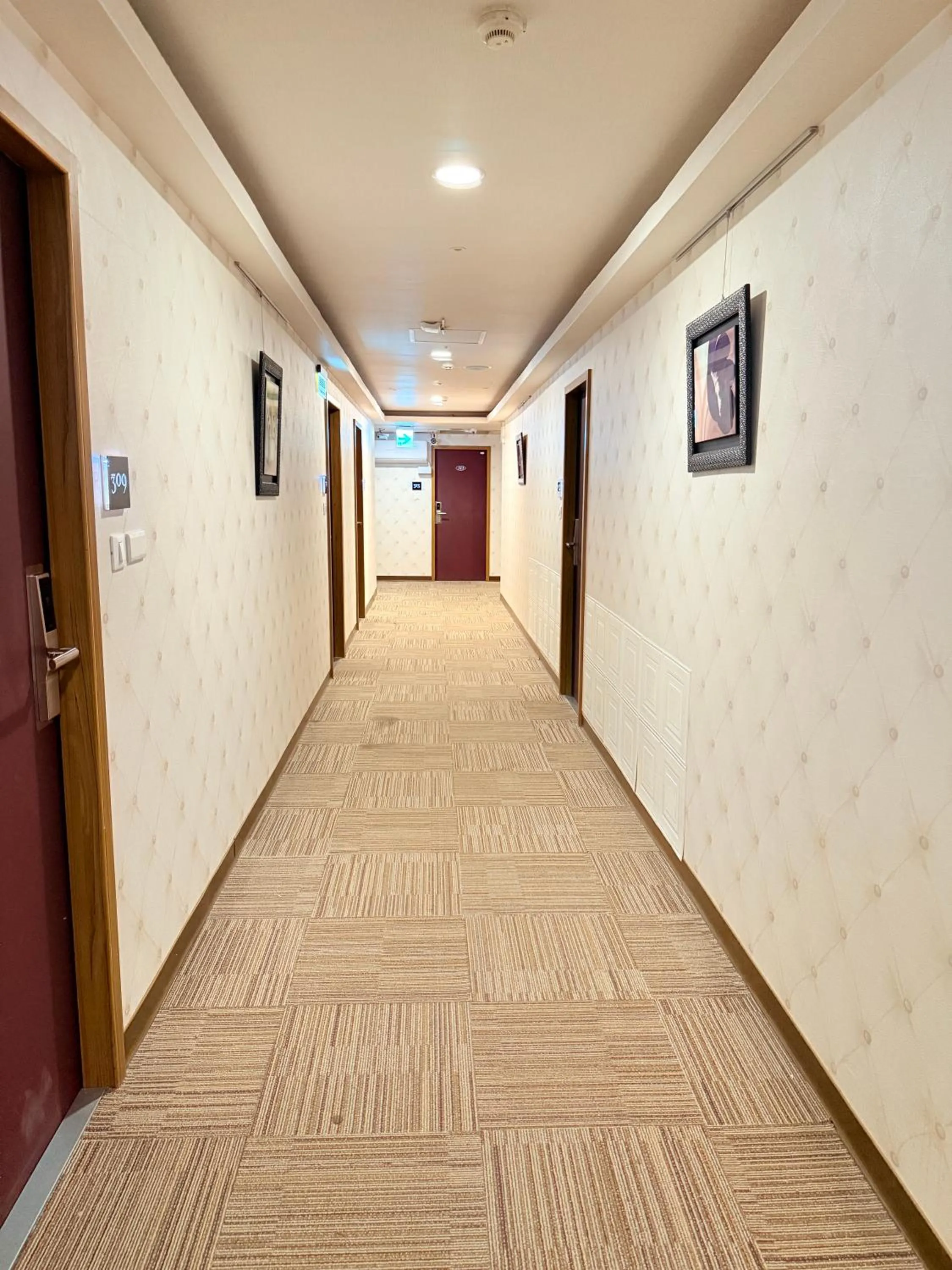 泊居旅店 Oursinn Hotel