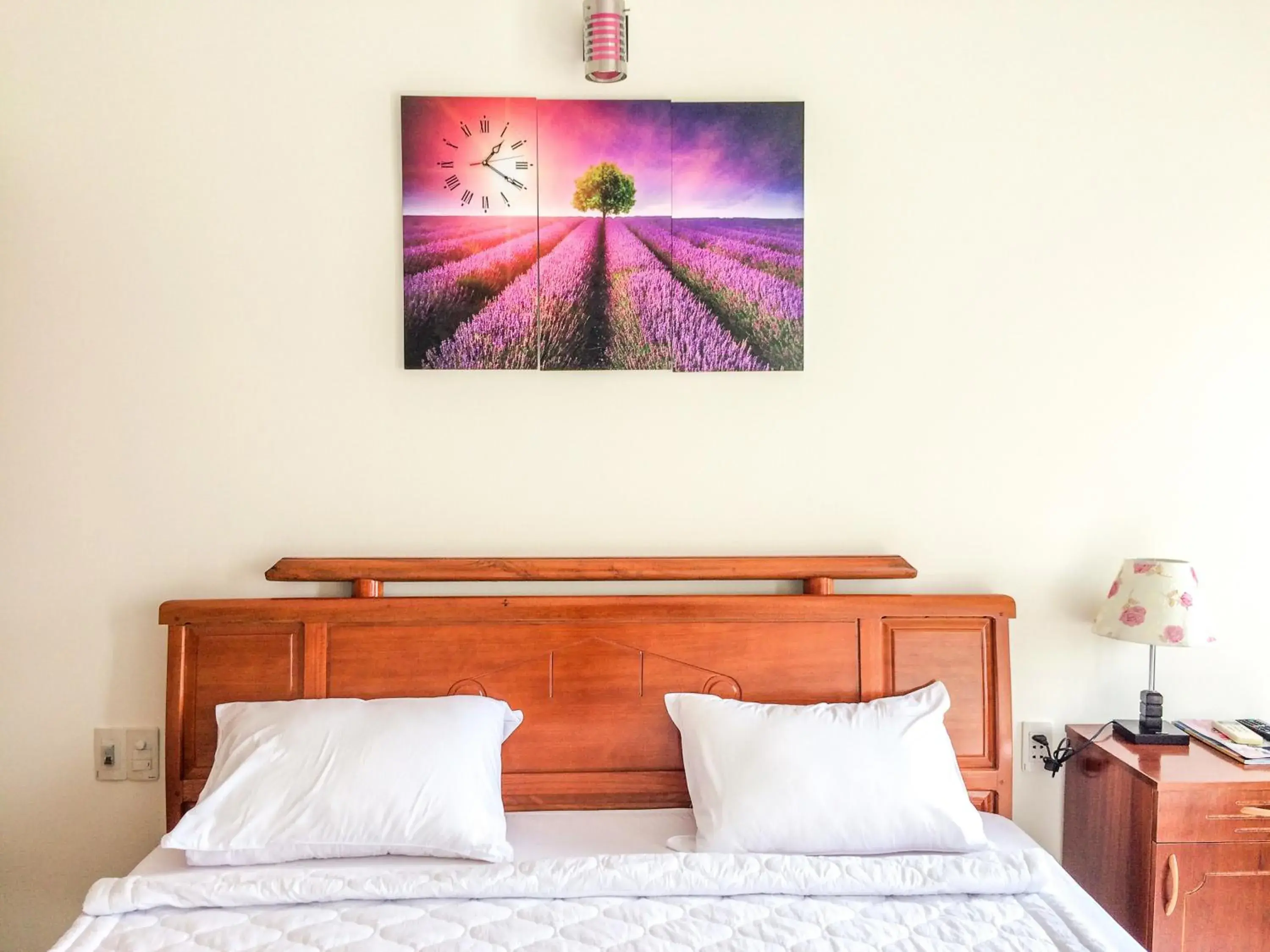 Deluxe Double Room with Balcony in B & B Accommodation Service Deluxe Double Room with Balcony in B & B Accommodation Service