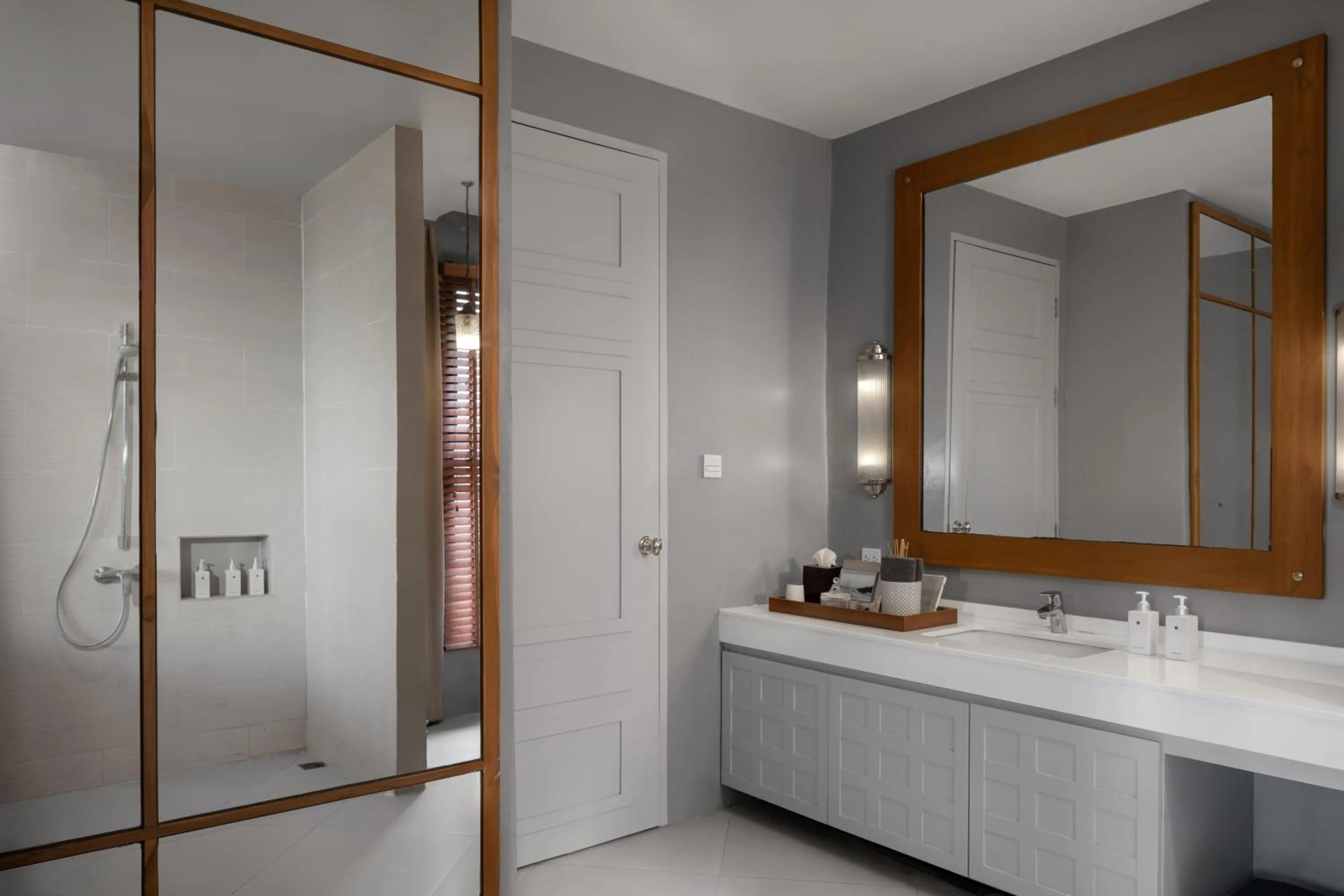 Shower in Sirinati Khao Kho