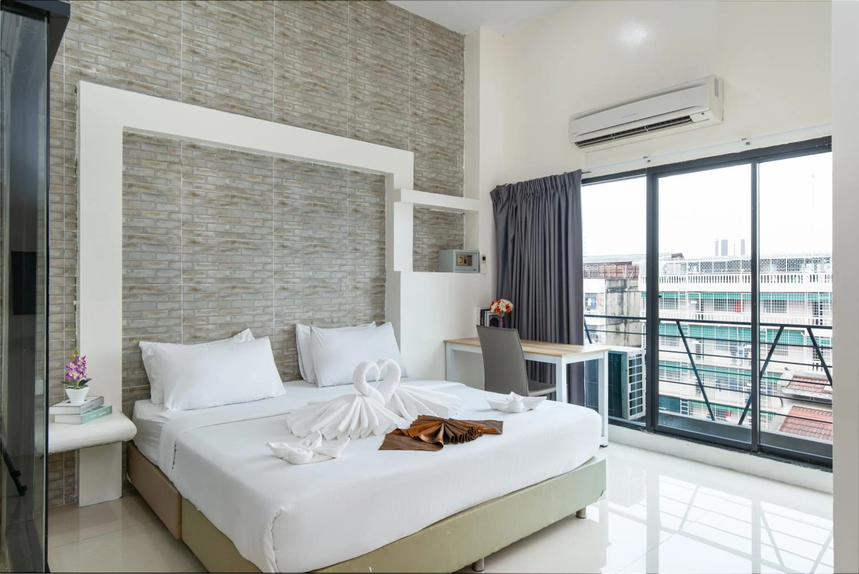 Bed in Baron Zotel Bangkok SHA PLUS