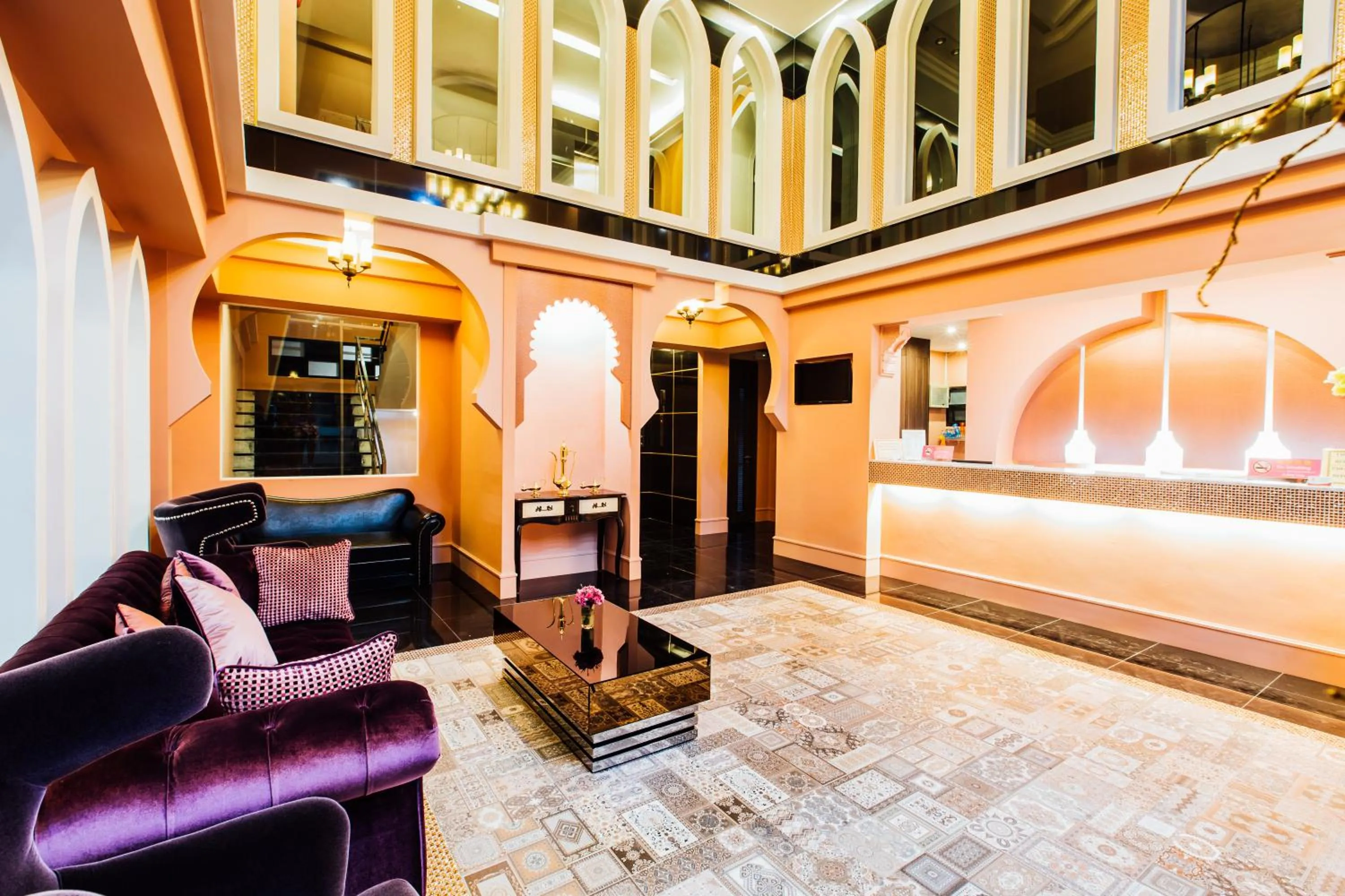 Lobby or reception in Baron Zotel Bangkok SHA PLUS