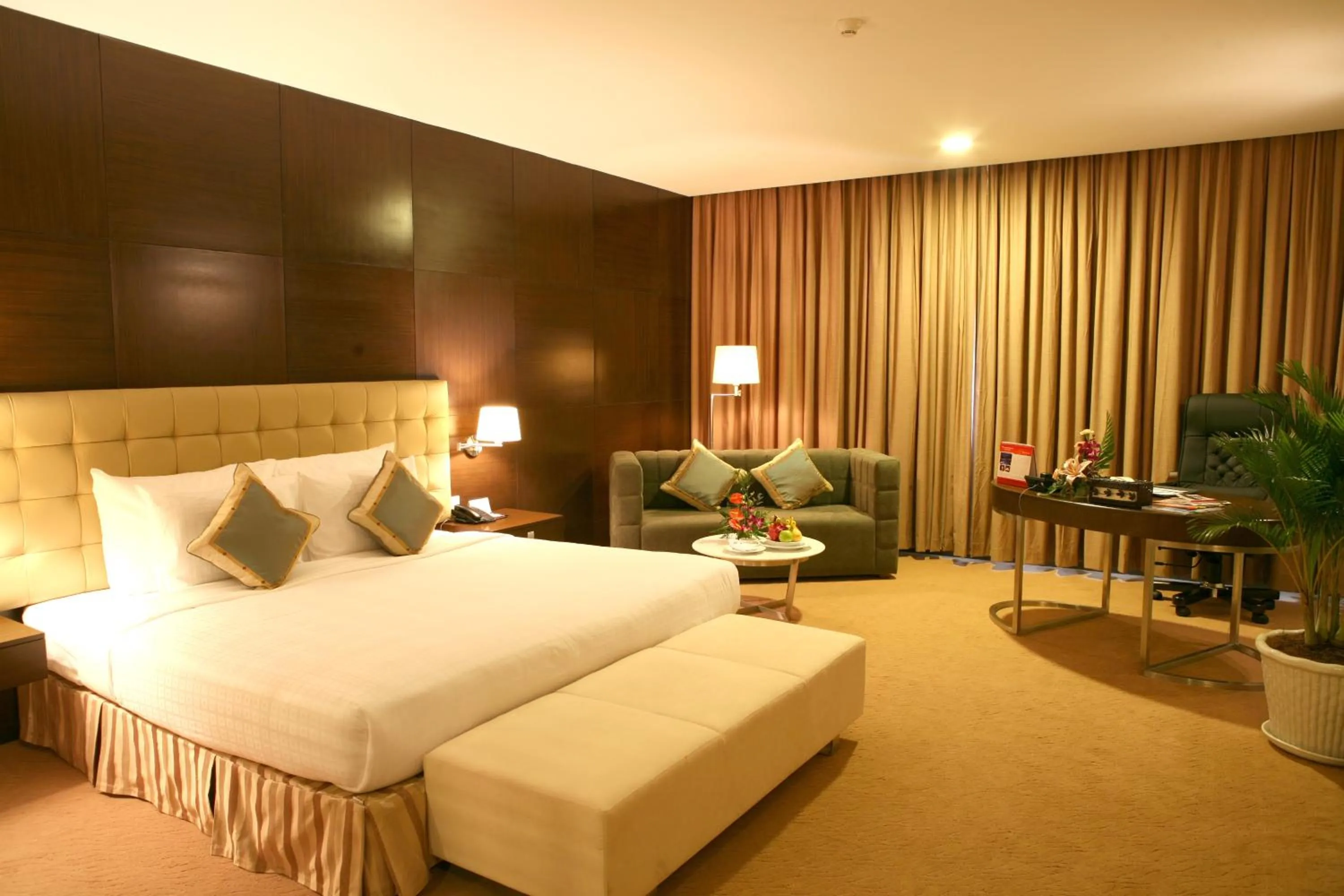 Bed in AURORA Hotel Plaza