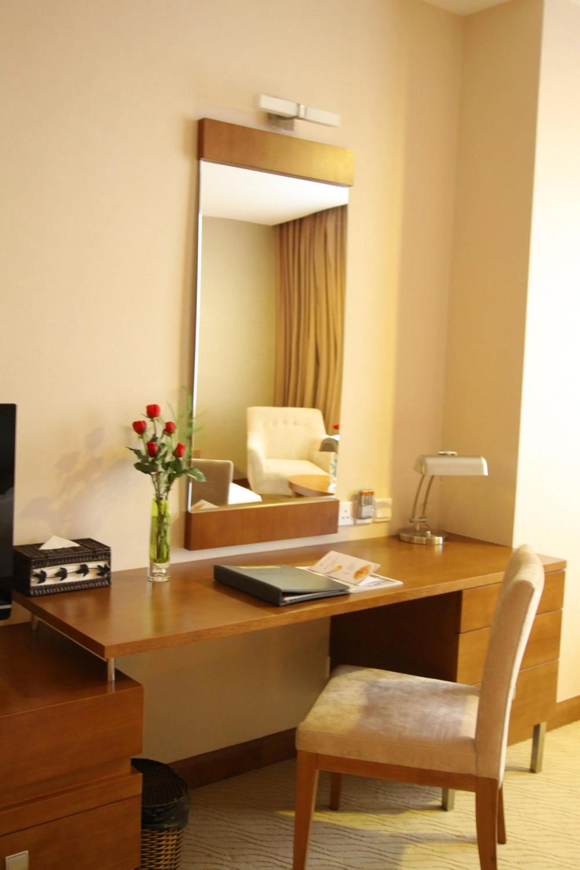 Seating area in AURORA Hotel Plaza