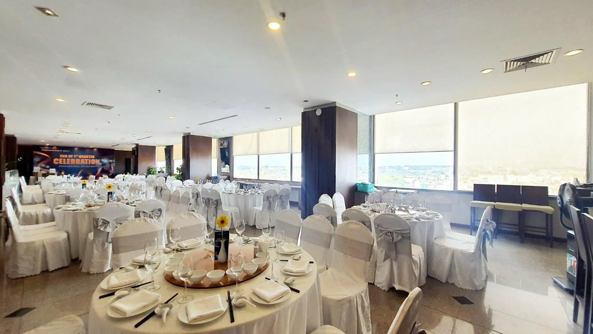 Restaurant/places to eat in AURORA Hotel Plaza