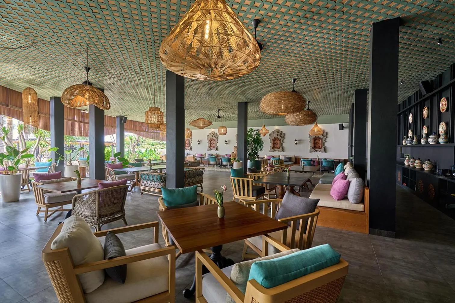 Restaurant/places to eat in The Royal Purnama Luxury Villas - Adults Only