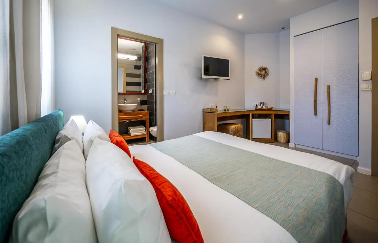 Bed in Bat Galim Boutique Hotel