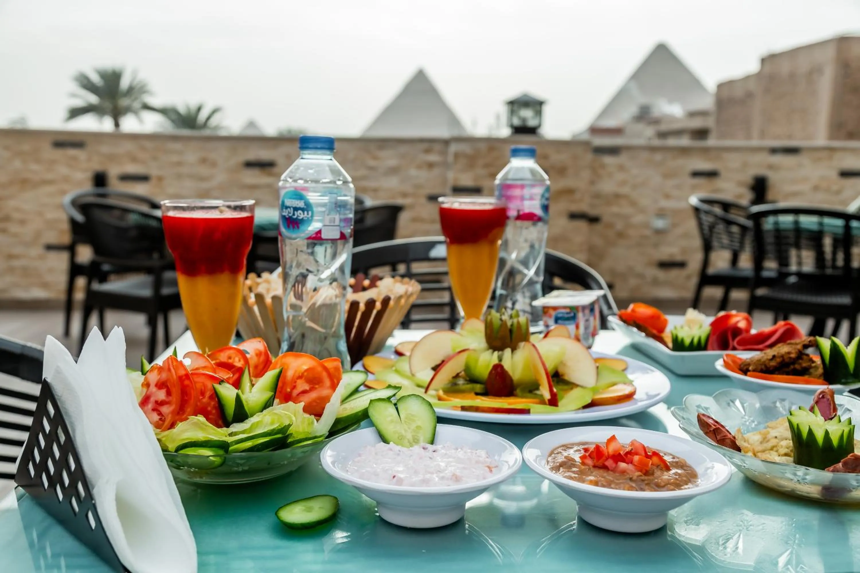 Restaurant/places to eat in Night Pyramids Inn Hotel