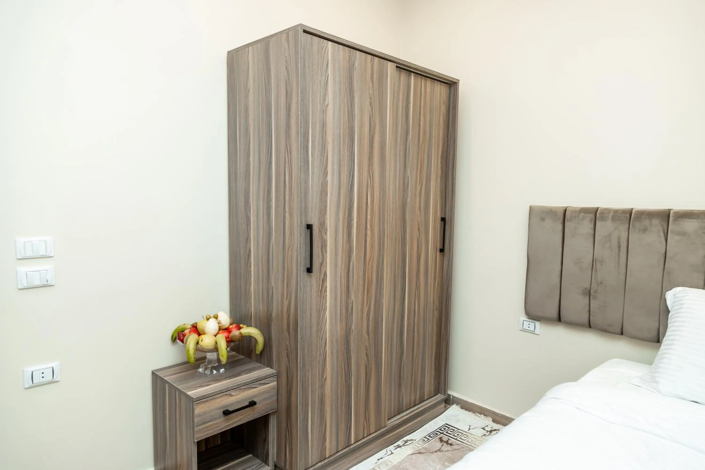 Bed in Night Pyramids Inn Hotel