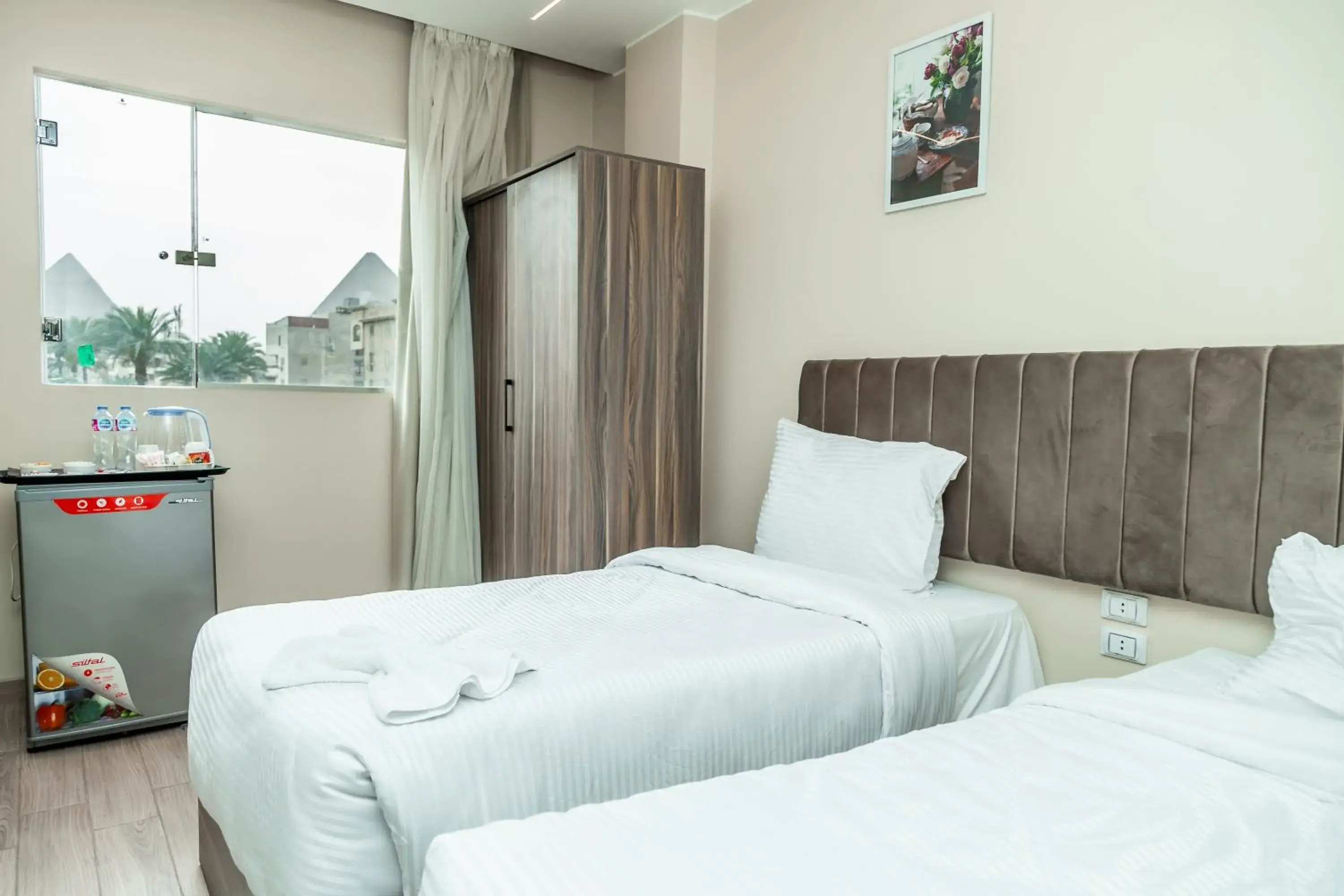 Superior Twin Room in Night Pyramids Inn Hotel Superior Twin Room in Night Pyramids Inn Hotel