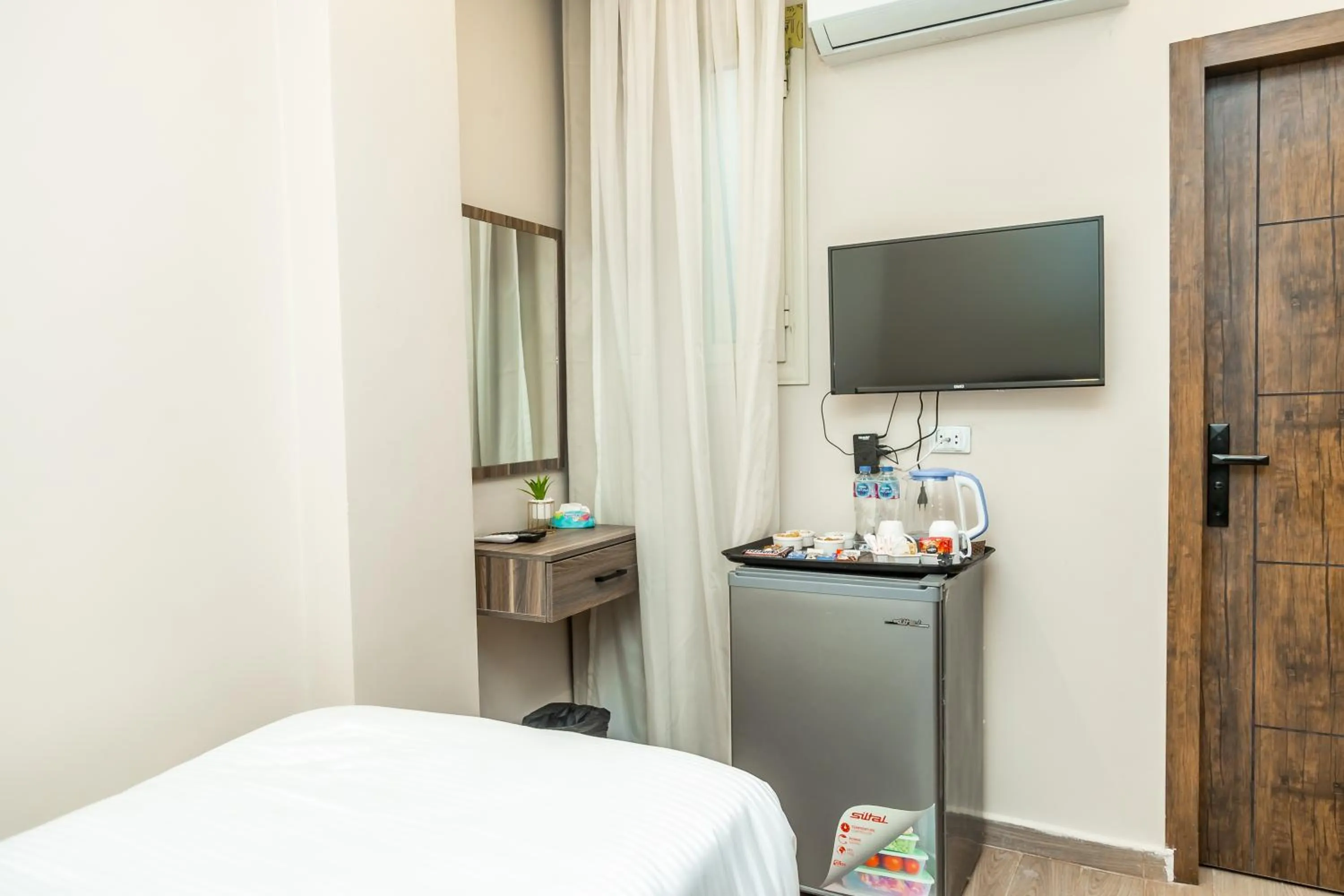 Communal lounge/ TV room, Bed in Night Pyramids Inn Hotel