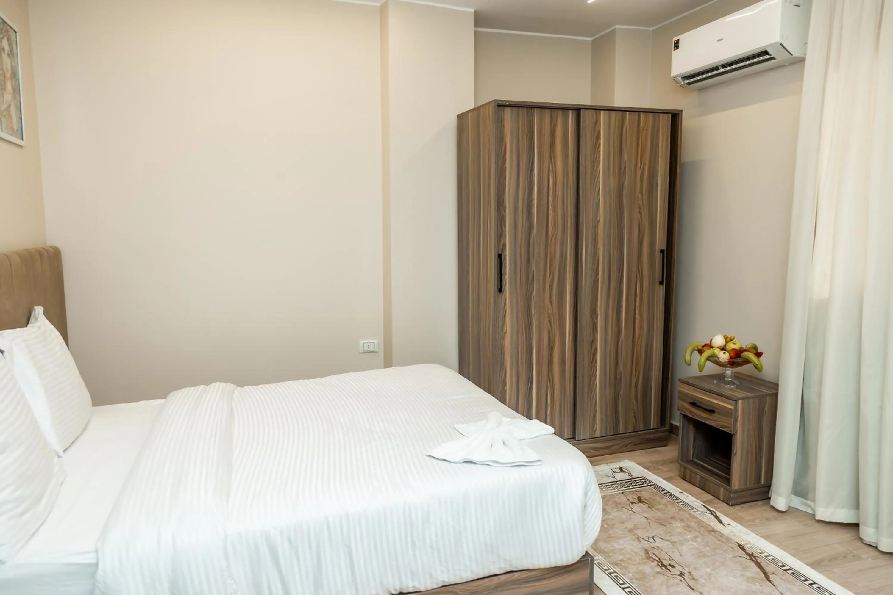 Bed in Night Pyramids Inn Hotel