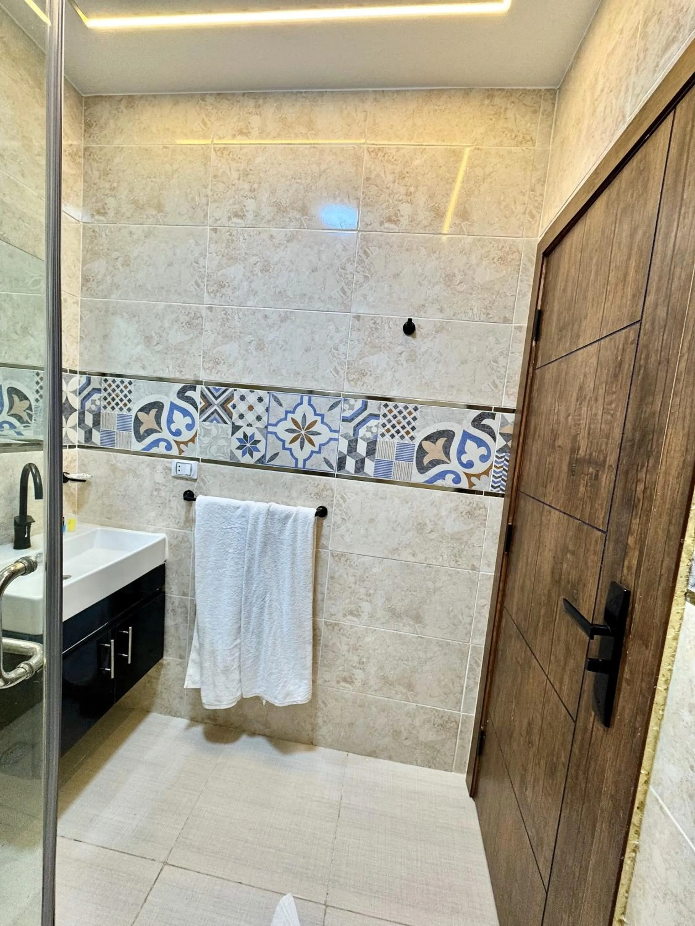 Shower in Night Pyramids Inn Hotel