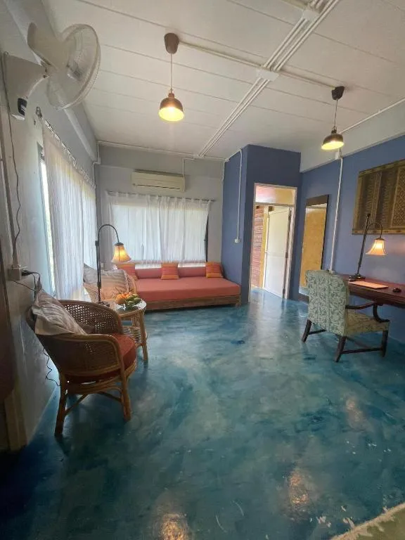 Bedroom, Bed in Golden Mango House