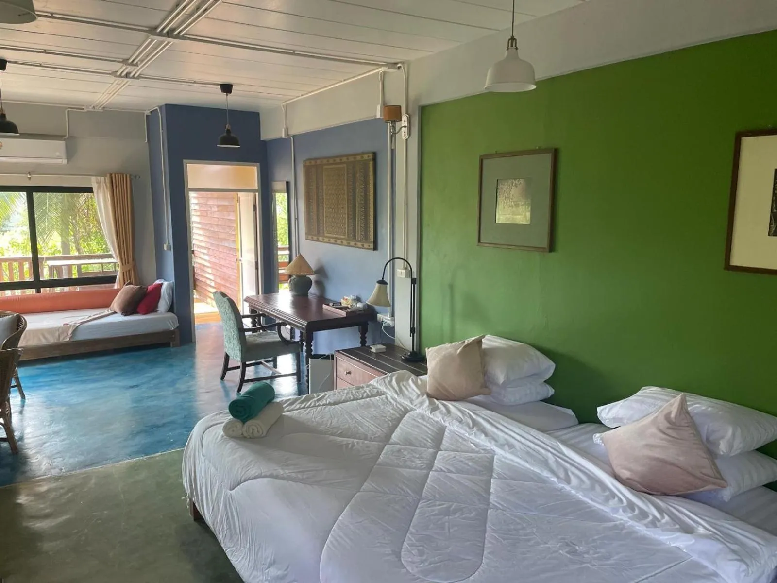 Bedroom, Bed in Golden Mango House