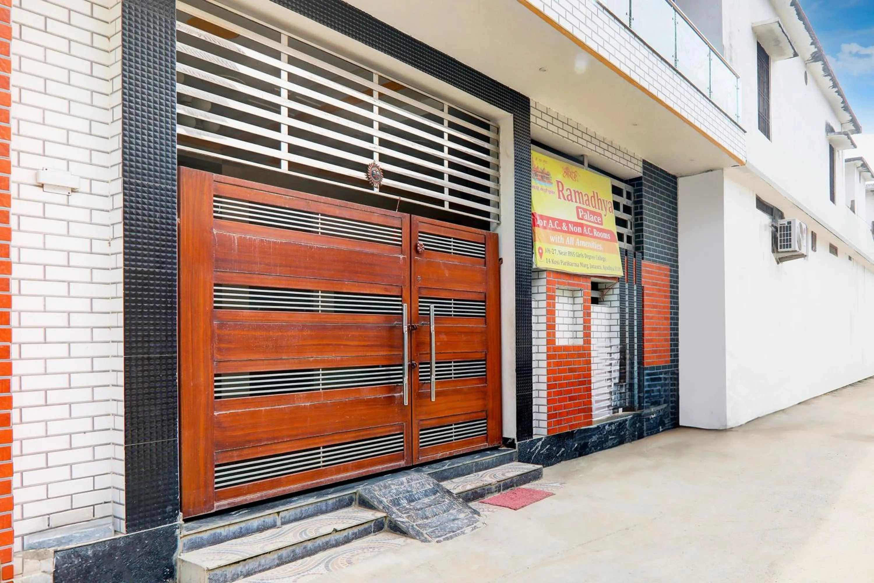 Facade/entrance in Hotel O Ramadhya Palace