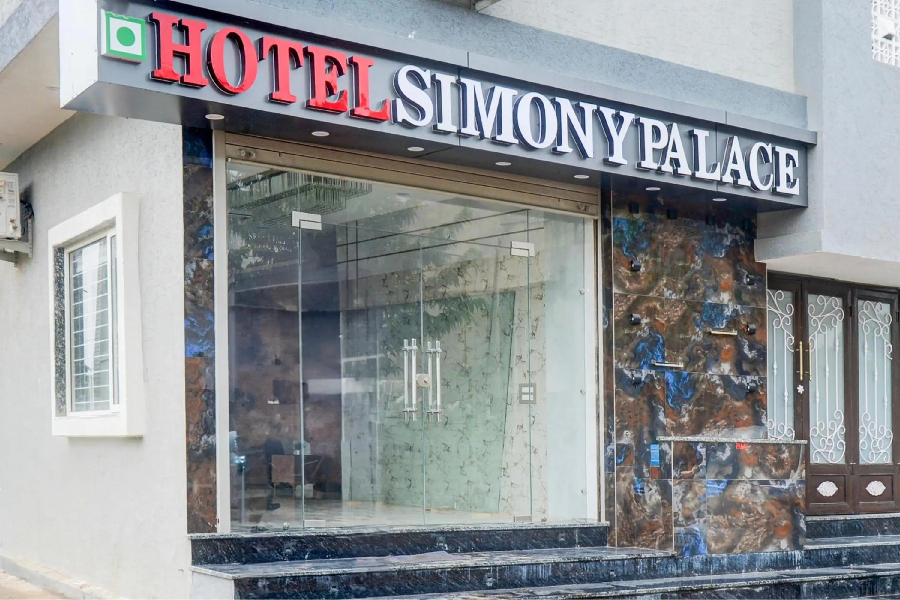 Facade/entrance in Hotel O Simony Palace