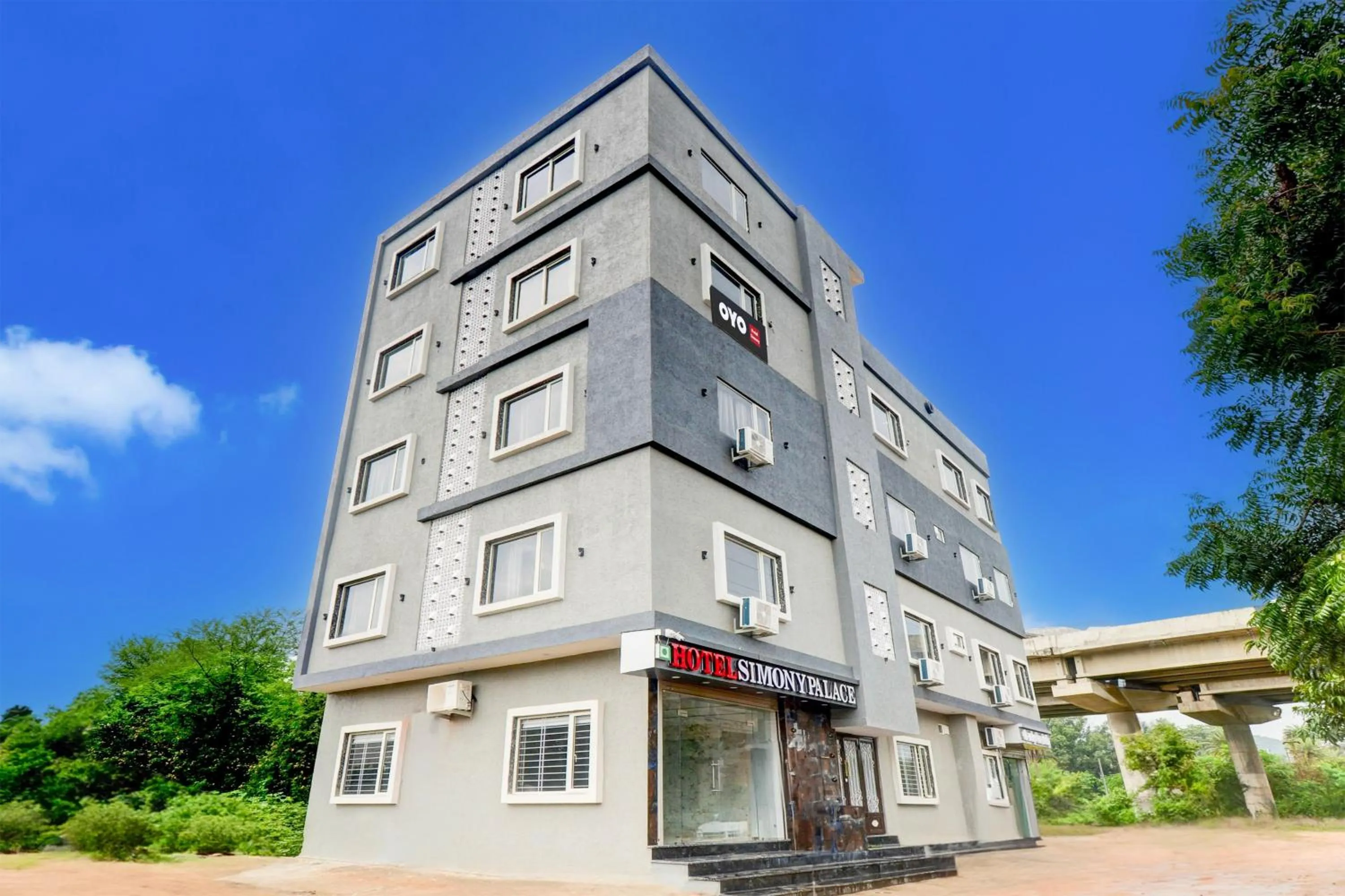 Facade/entrance in Hotel O Simony Palace