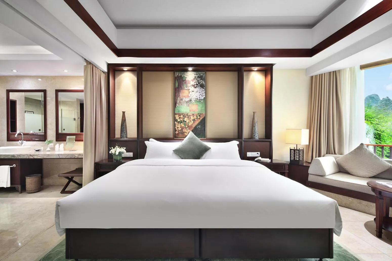 Bed in Yangshuo Riverside Resorts Hotel