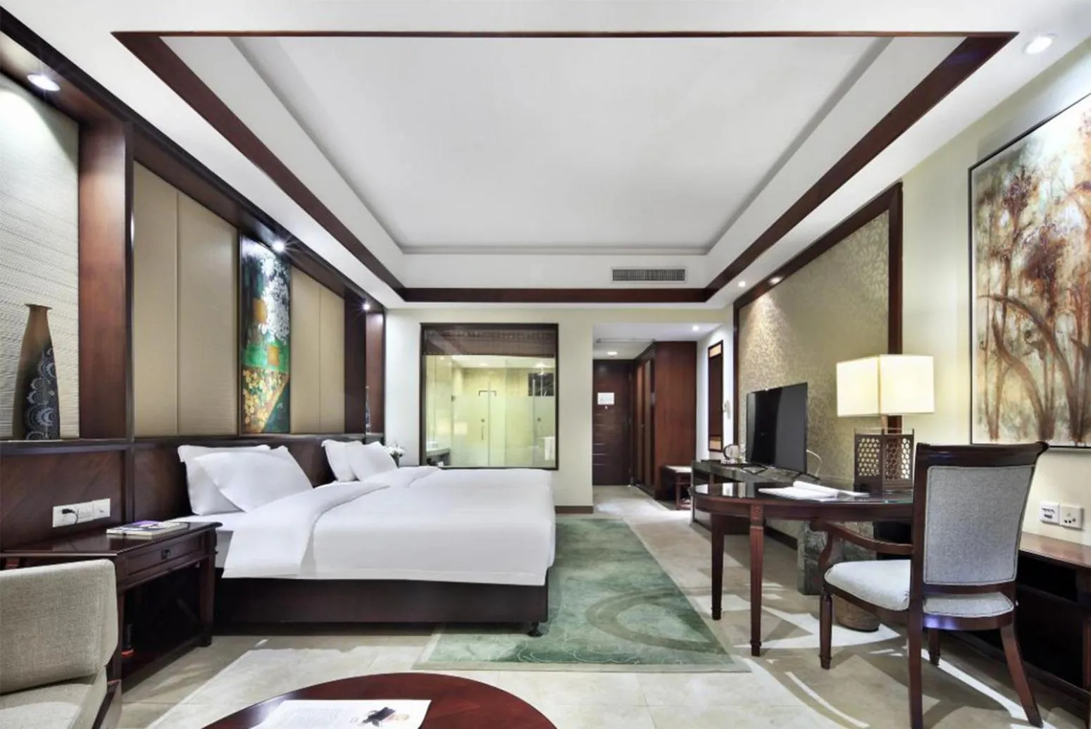 Bed in Yangshuo Riverside Resorts Hotel