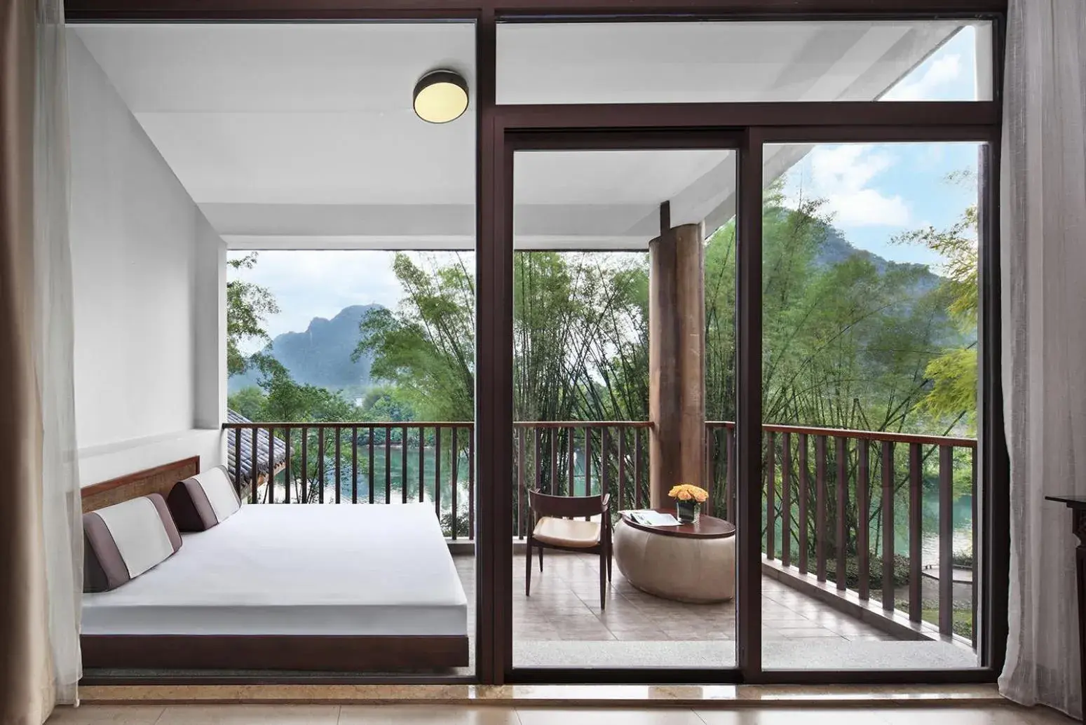 Deluxe Queen Suite in Yangshuo Riverside Resorts Hotel Deluxe Queen Suite in Yangshuo Riverside Resorts Hotel